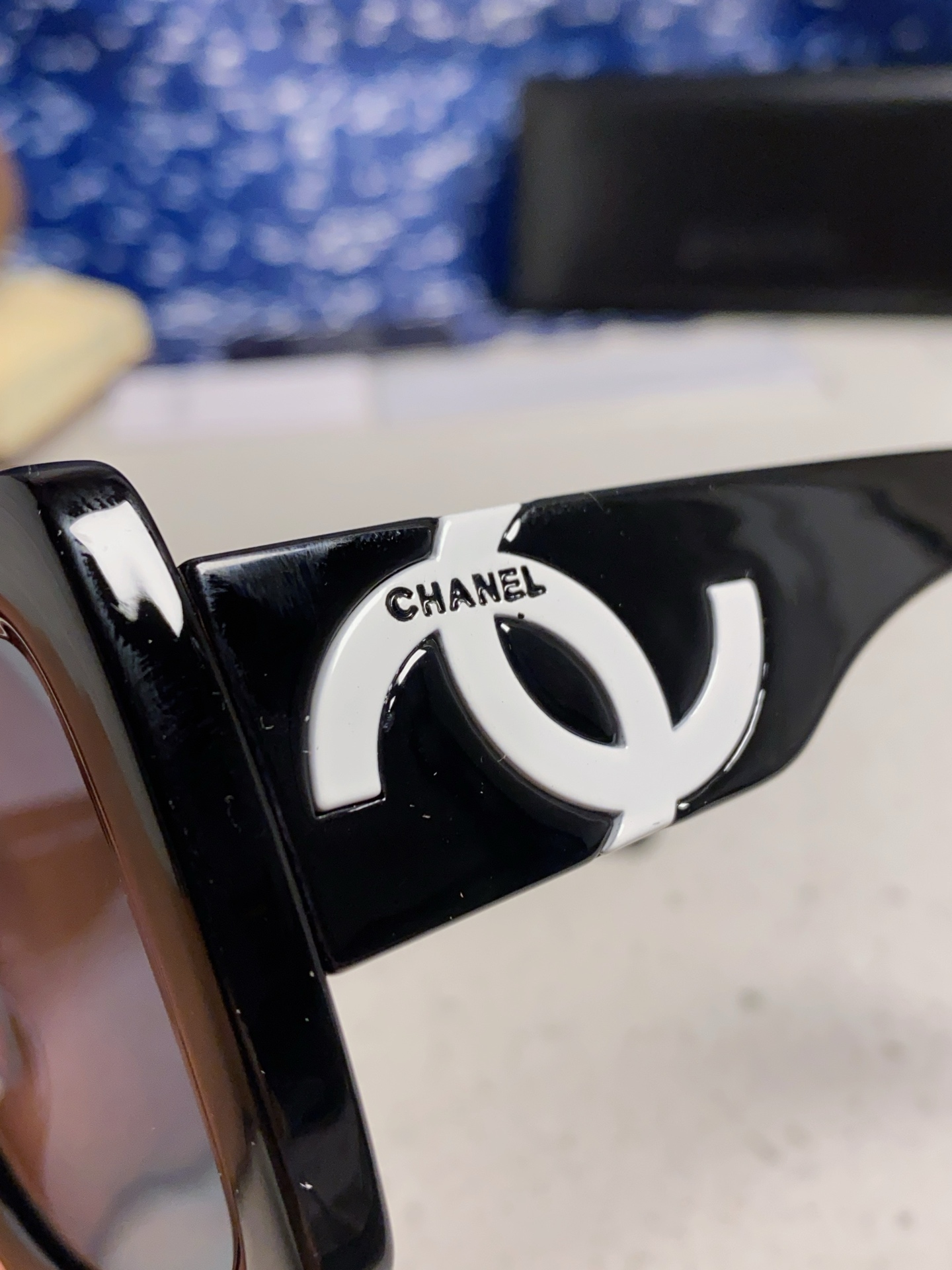  Chanel香奈儿 🕶️Vintage ch5823香奶奶新款☀️
优雅复古的超大方框遮脸墨镜来了🎞
