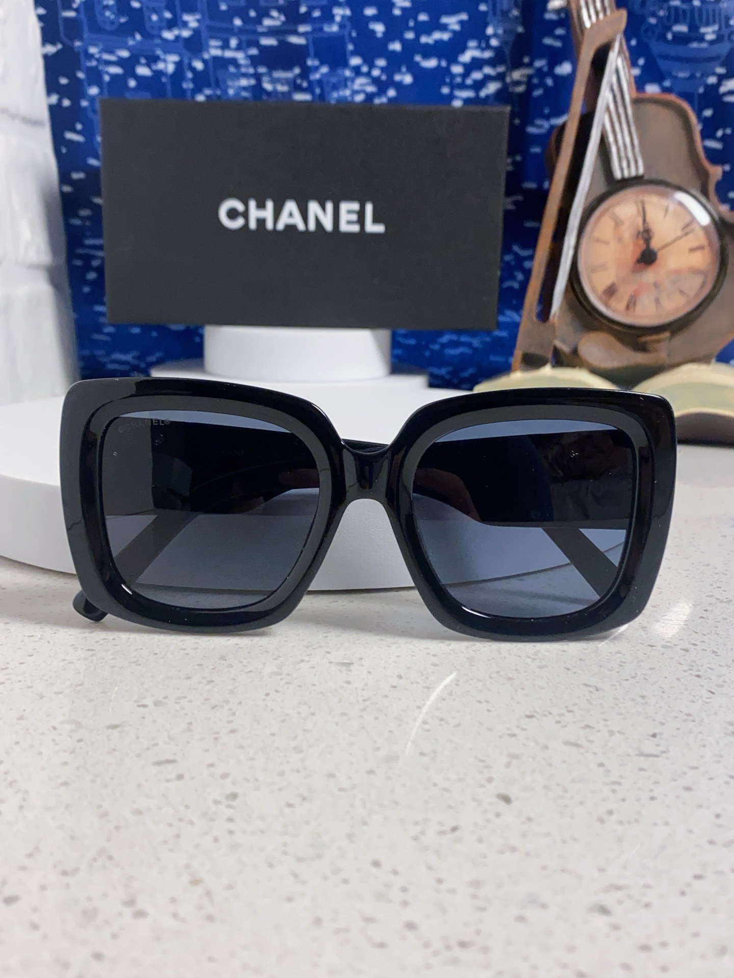  Chanel香奈儿 🕶️Vintage ch5823香奶奶新款☀️
优雅复古的超大方框遮脸墨镜来了🎞
