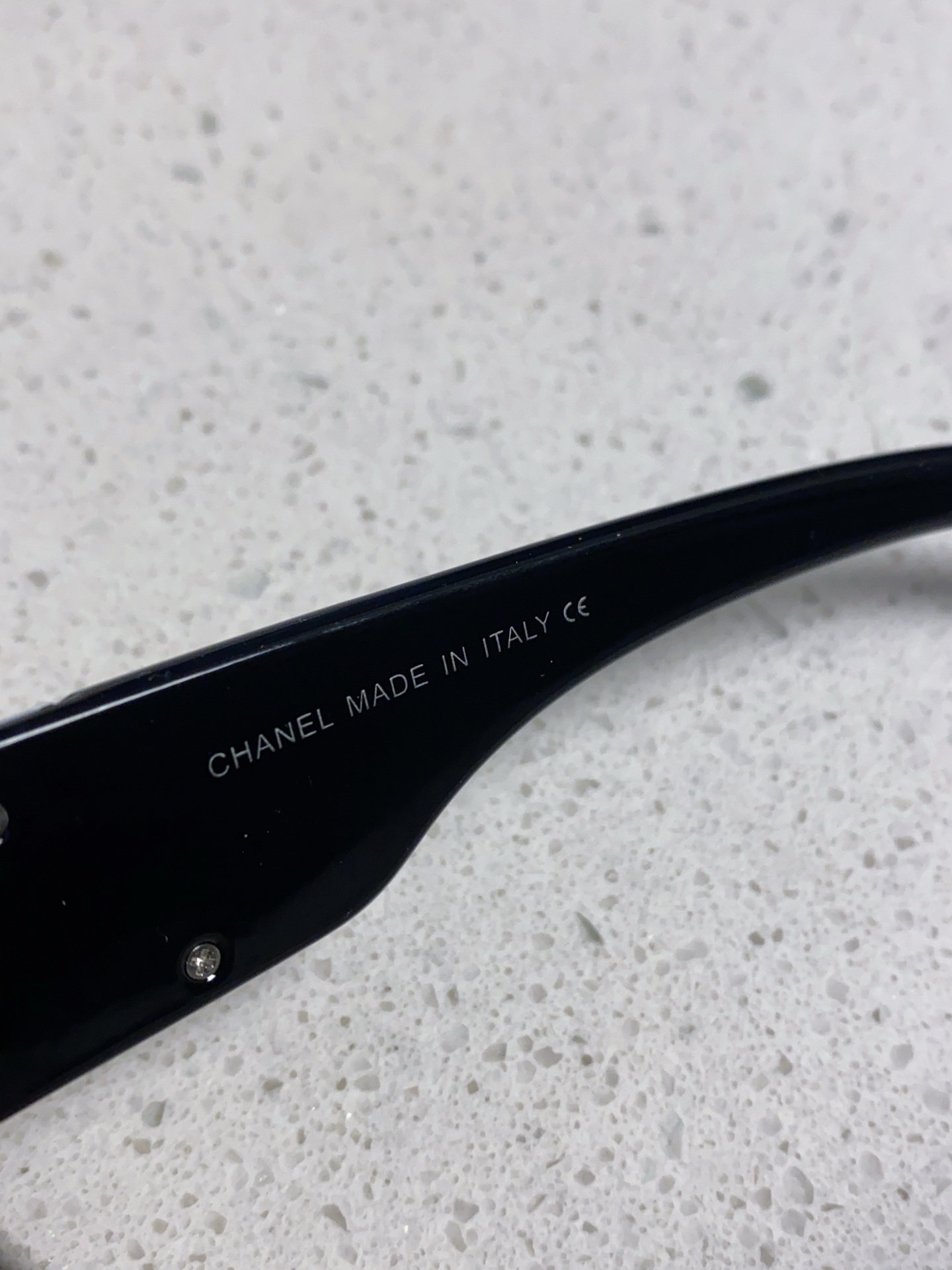  Chanel香奈儿 🕶️Vintage ch5823香奶奶新款☀️
优雅复古的超大方框遮脸墨镜来了🎞
