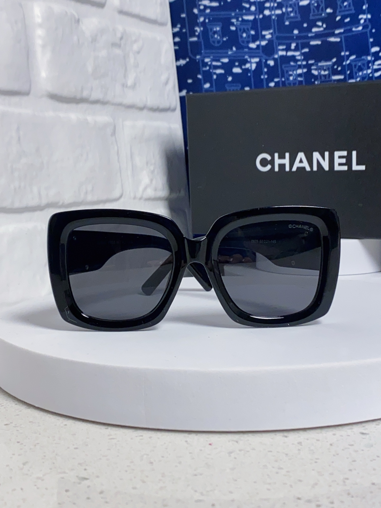  Chanel香奈儿 🕶️Vintage ch5823香奶奶新款☀️
优雅复古的超大方框遮脸墨镜来了🎞

