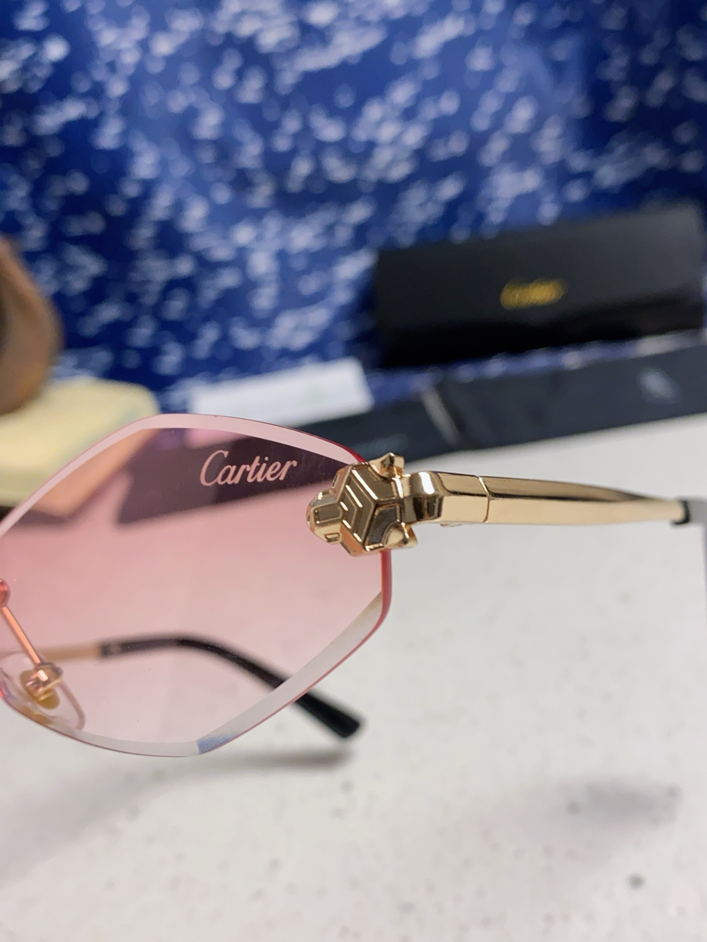 Cartier卡地亚 2025新款时尚复古个性舒适 前卫CT0443S太阳镜 墨镜高质感潮 金属无框豹子