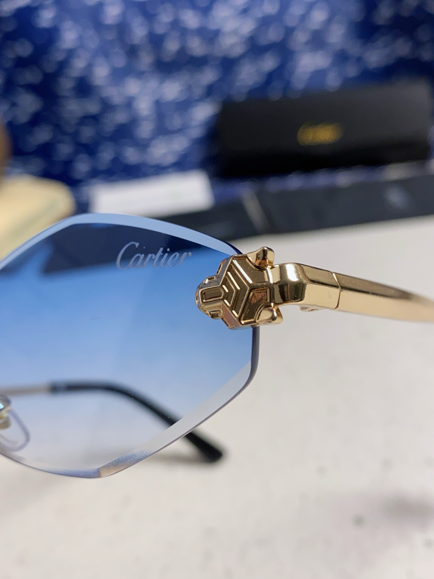 Cartier卡地亚 2025新款时尚复古个性舒适 前卫CT0443S太阳镜 墨镜高质感潮 金属无框豹子