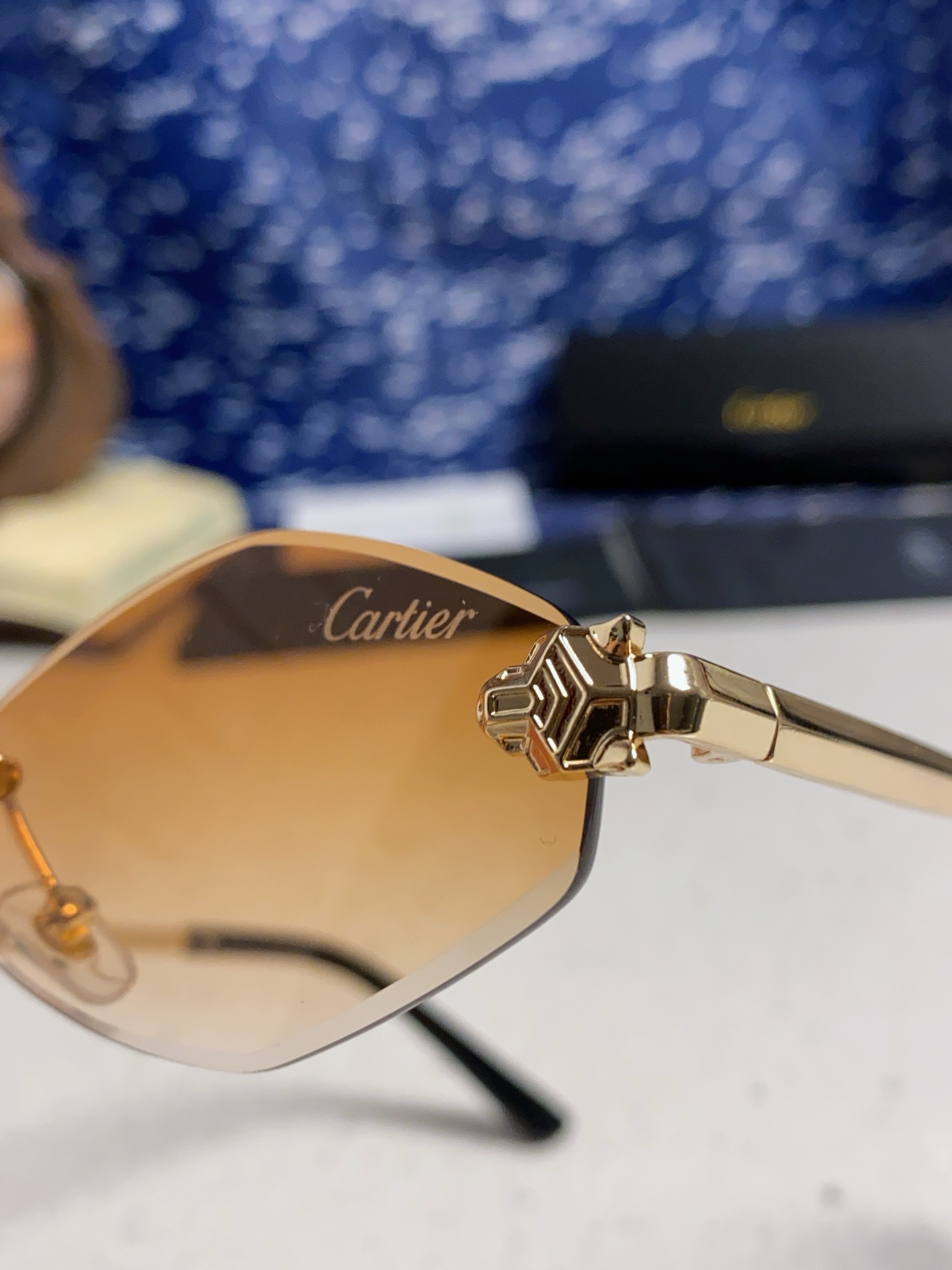 Cartier卡地亚 2025新款时尚复古个性舒适 前卫CT0443S太阳镜 墨镜高质感潮 金属无框豹子