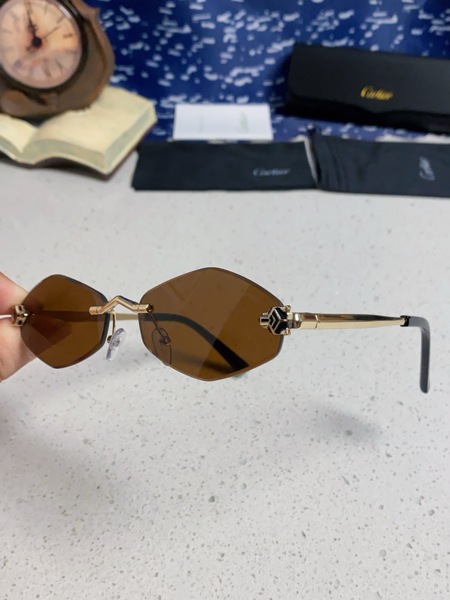 Cartier卡地亚 2025新款时尚复古个性舒适 前卫CT0443S太阳镜 墨镜高质感潮 金属无框豹子