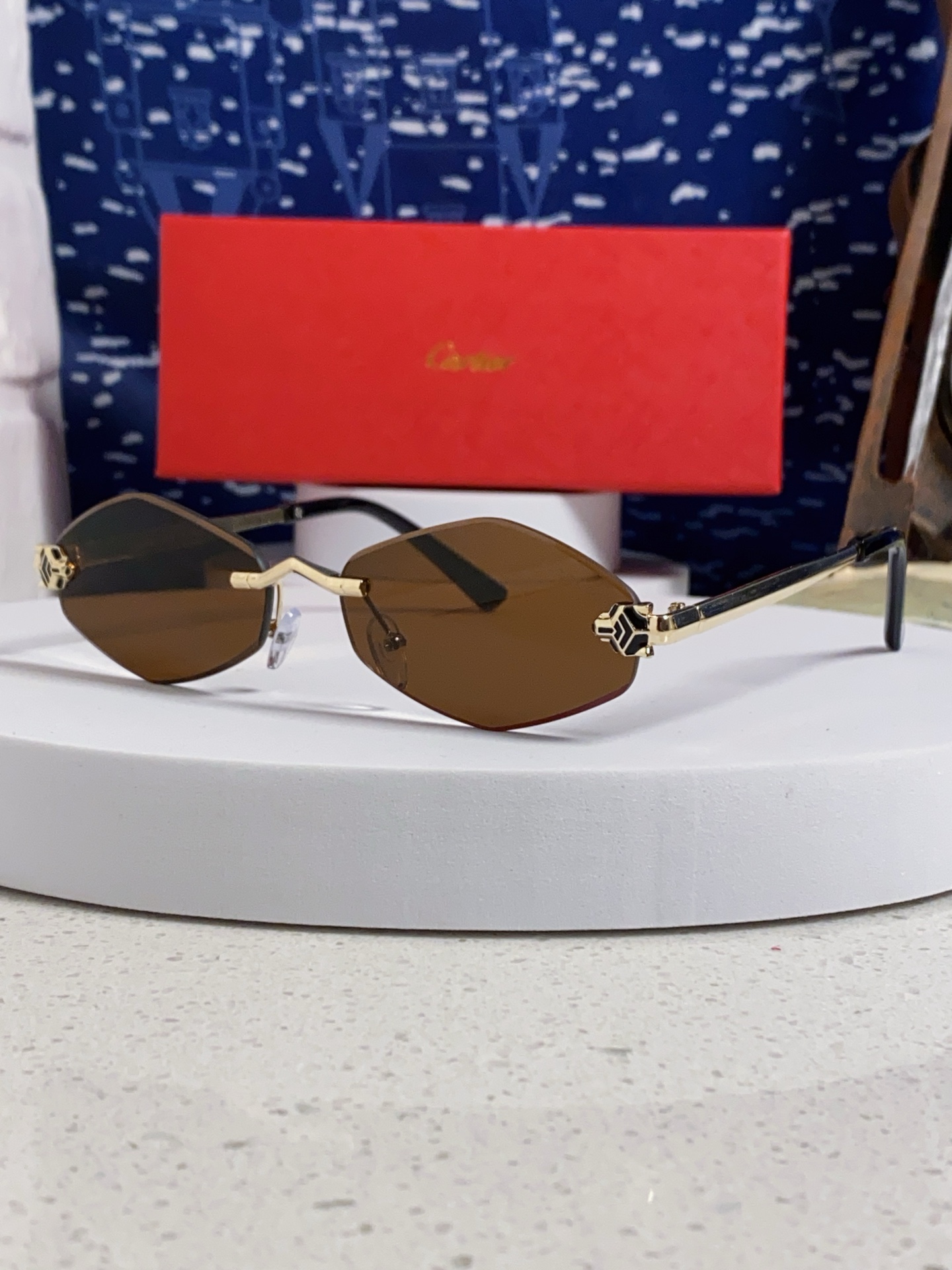 Cartier卡地亚 2025新款时尚复古个性舒适 前卫CT0443S太阳镜 墨镜高质感潮 金属无框豹子