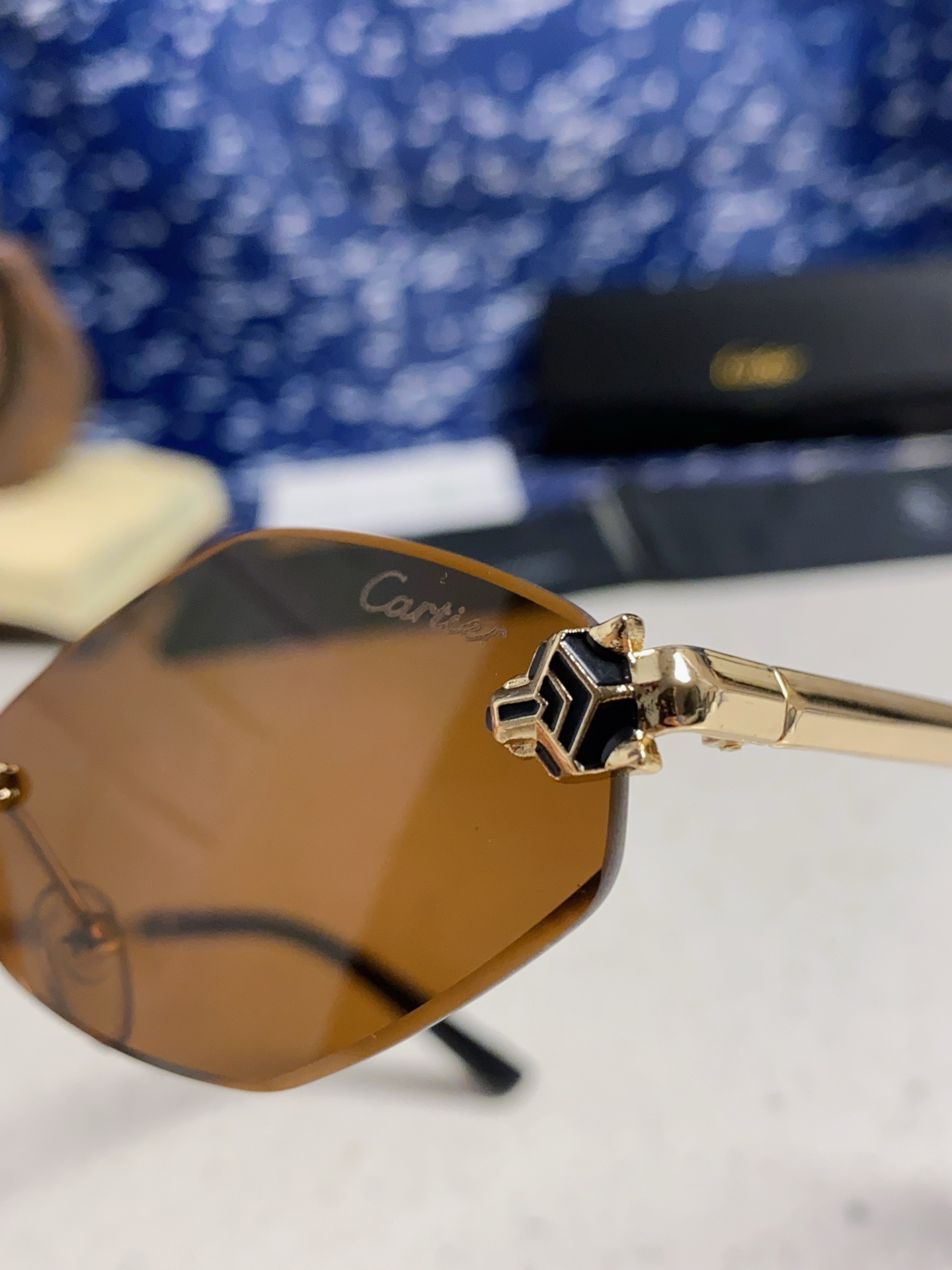 Cartier卡地亚 2025新款时尚复古个性舒适 前卫CT0443S太阳镜 墨镜高质感潮 金属无框豹子