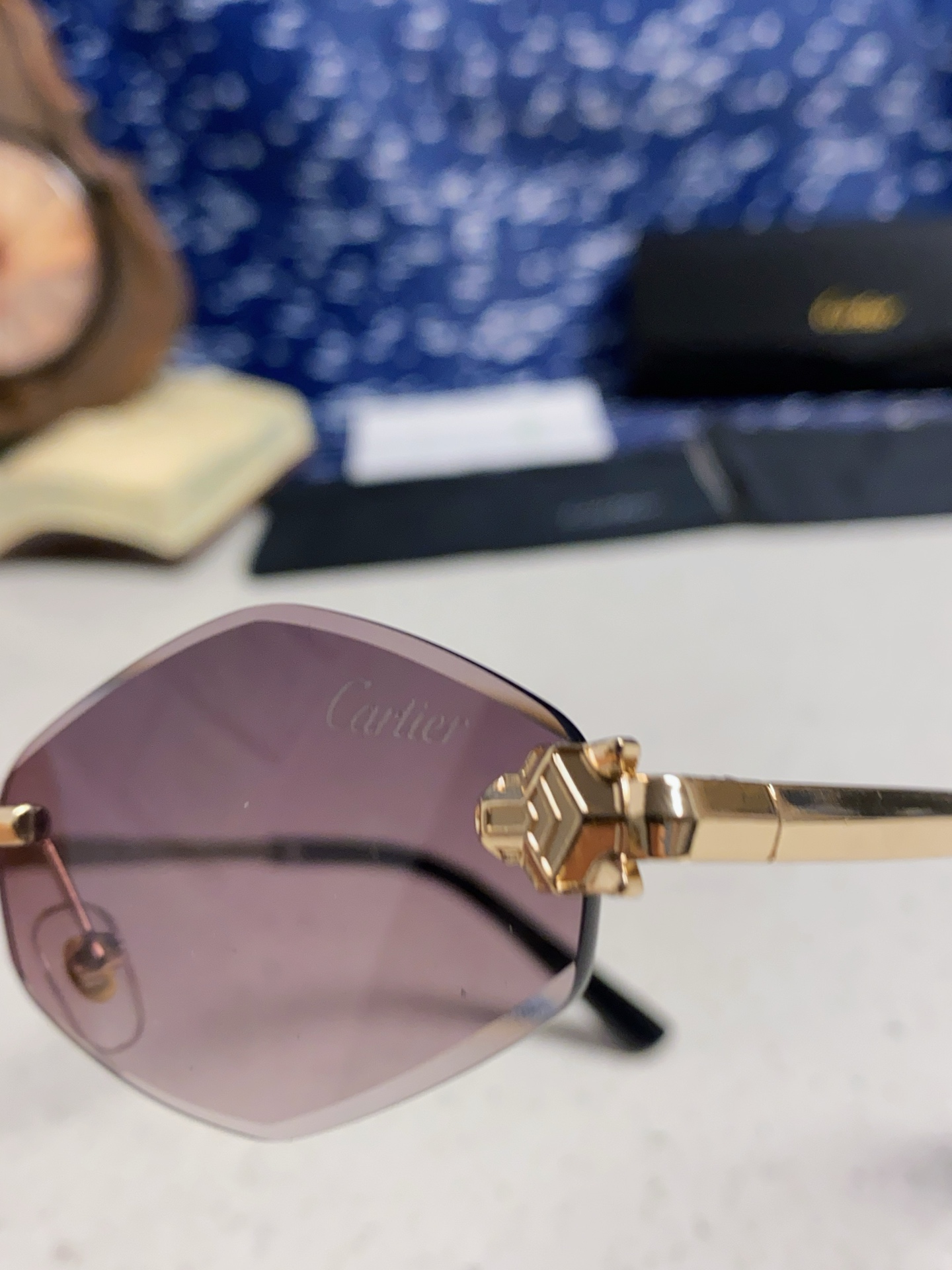 Cartier卡地亚 2025新款时尚复古个性舒适 前卫CT0443S太阳镜 墨镜高质感潮 金属无框豹子