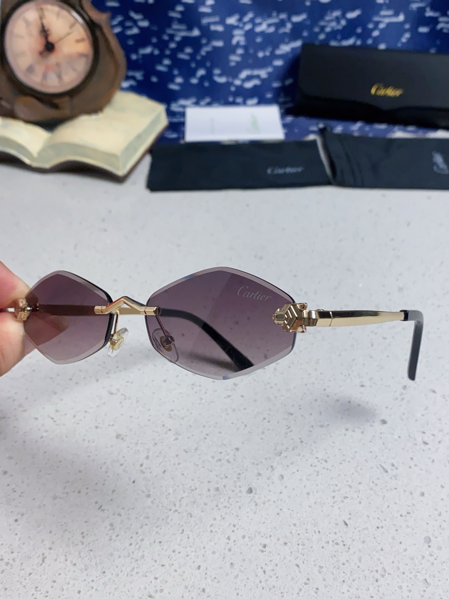 Cartier卡地亚 2025新款时尚复古个性舒适 前卫CT0443S太阳镜 墨镜高质感潮 金属无框豹子