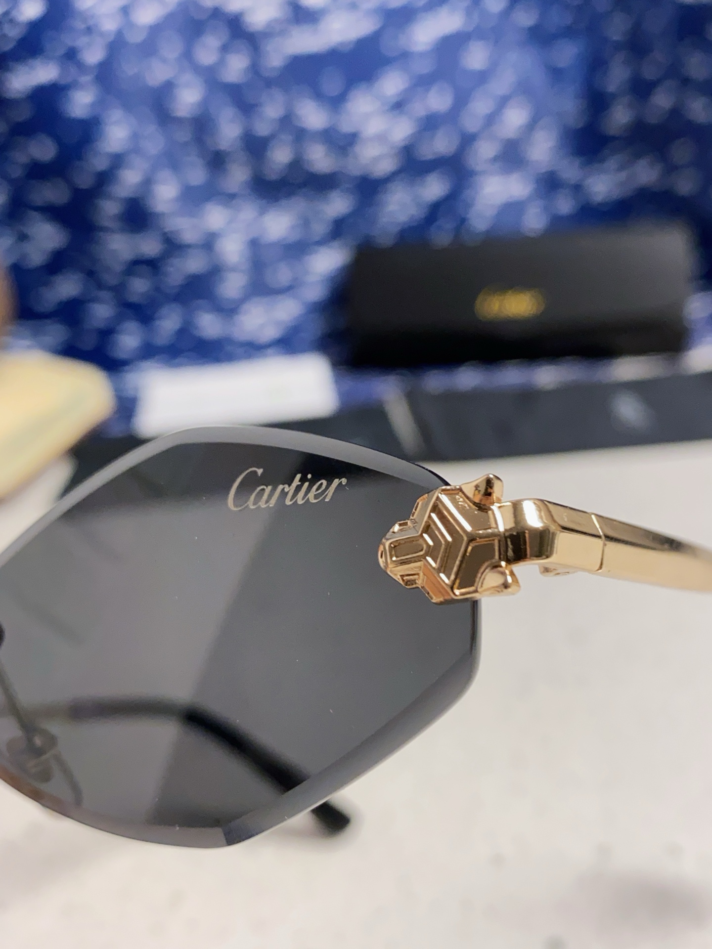 Cartier卡地亚 2025新款时尚复古个性舒适 前卫CT0443S太阳镜 墨镜高质感潮 金属无框豹子