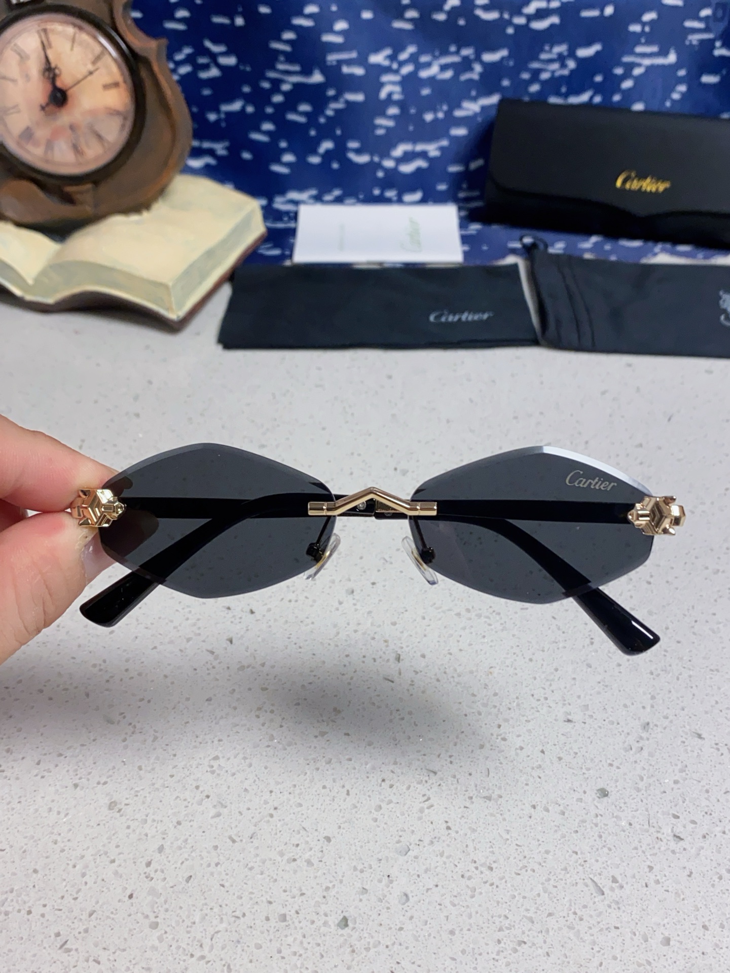Cartier卡地亚 2025新款时尚复古个性舒适 前卫CT0443S太阳镜 墨镜高质感潮 金属无框豹子