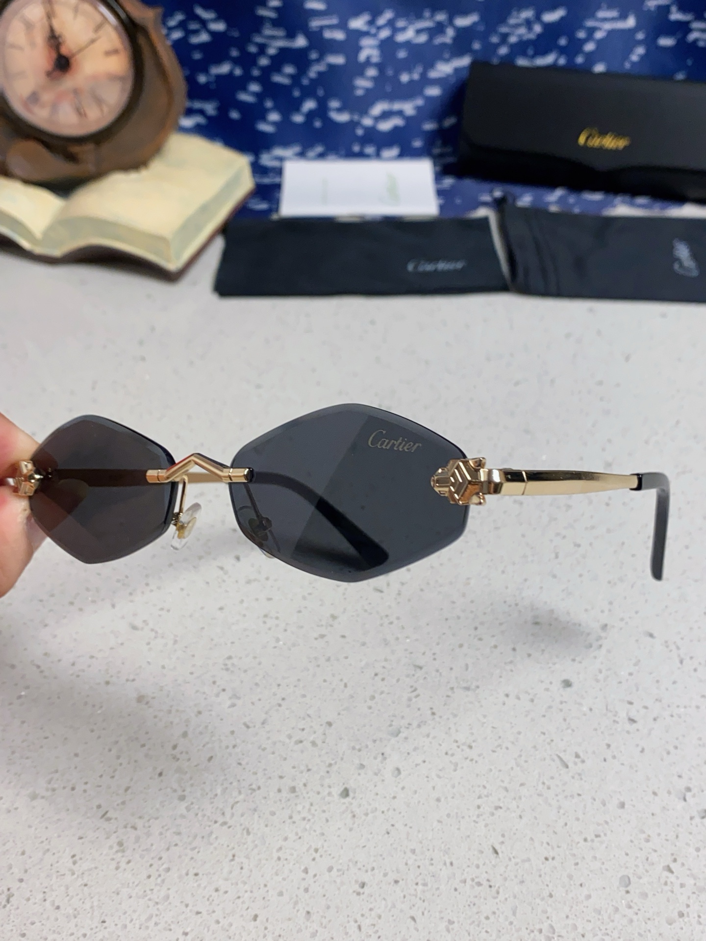 Cartier卡地亚 2025新款时尚复古个性舒适 前卫CT0443S太阳镜 墨镜高质感潮 金属无框豹子
