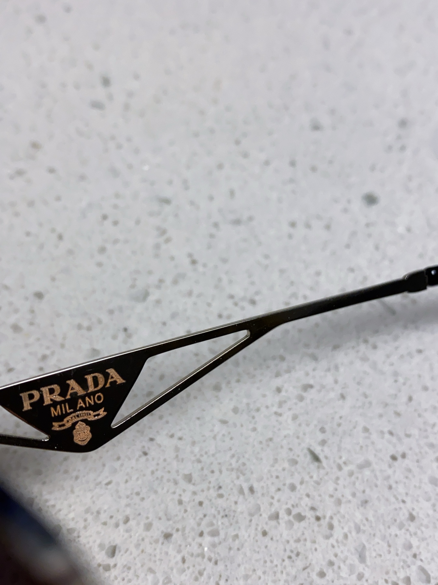  Prada普拉达 2025新款休闲情侣太阳镜欧美通用女士防紫外线墨镜男女流行时尚运动眼镜 A51s 