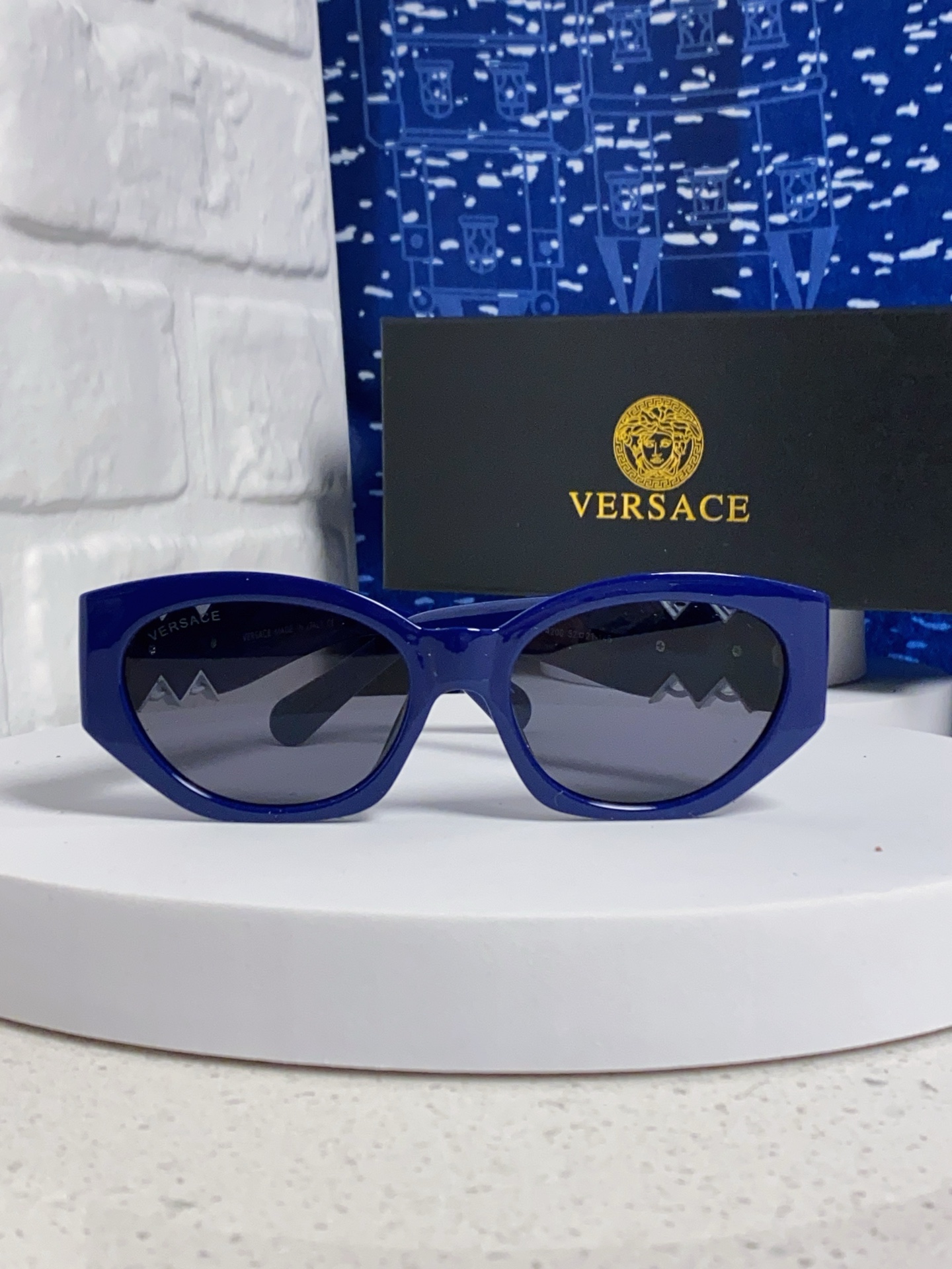  Versace范思哲 2025款欧美时尚人头 女士个性多边太阳眼欧洲站网红前卫自拍防晒墨镜