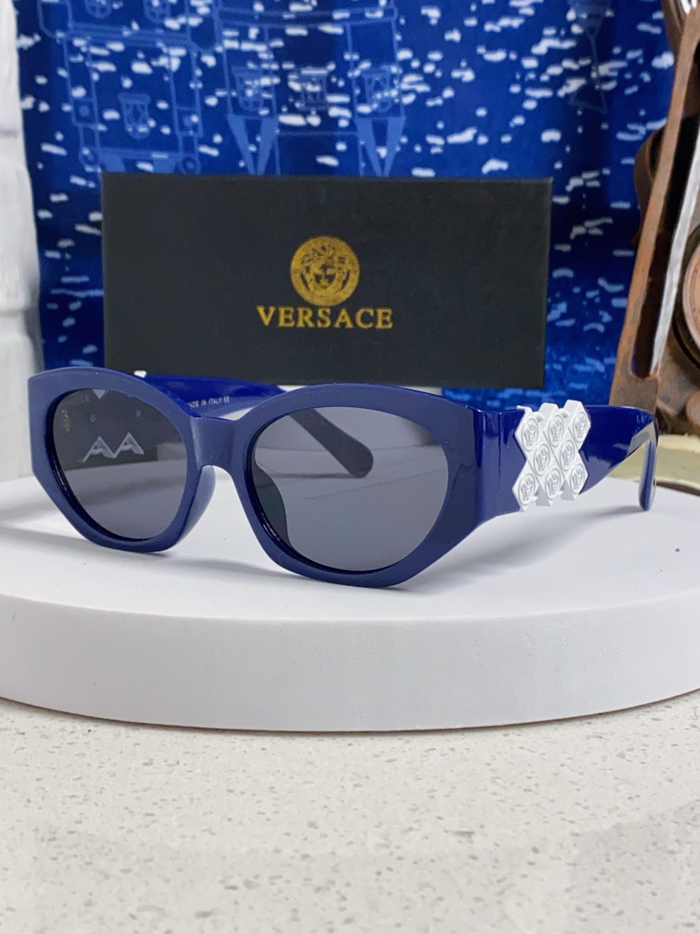  Versace范思哲 2025款欧美时尚人头 女士个性多边太阳眼欧洲站网红前卫自拍防晒墨镜