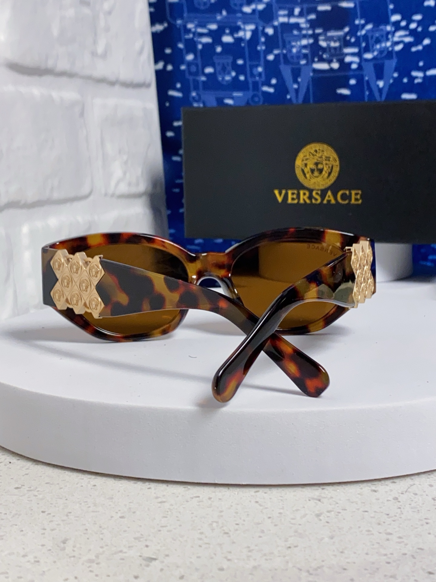  Versace范思哲 2025款欧美时尚人头 女士个性多边太阳眼欧洲站网红前卫自拍防晒墨镜