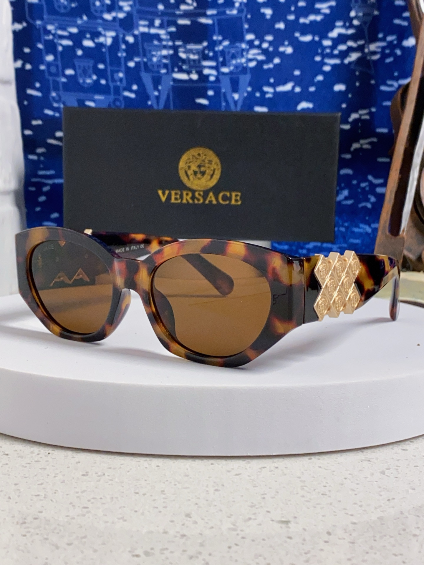  Versace范思哲 2025款欧美时尚人头 女士个性多边太阳眼欧洲站网红前卫自拍防晒墨镜