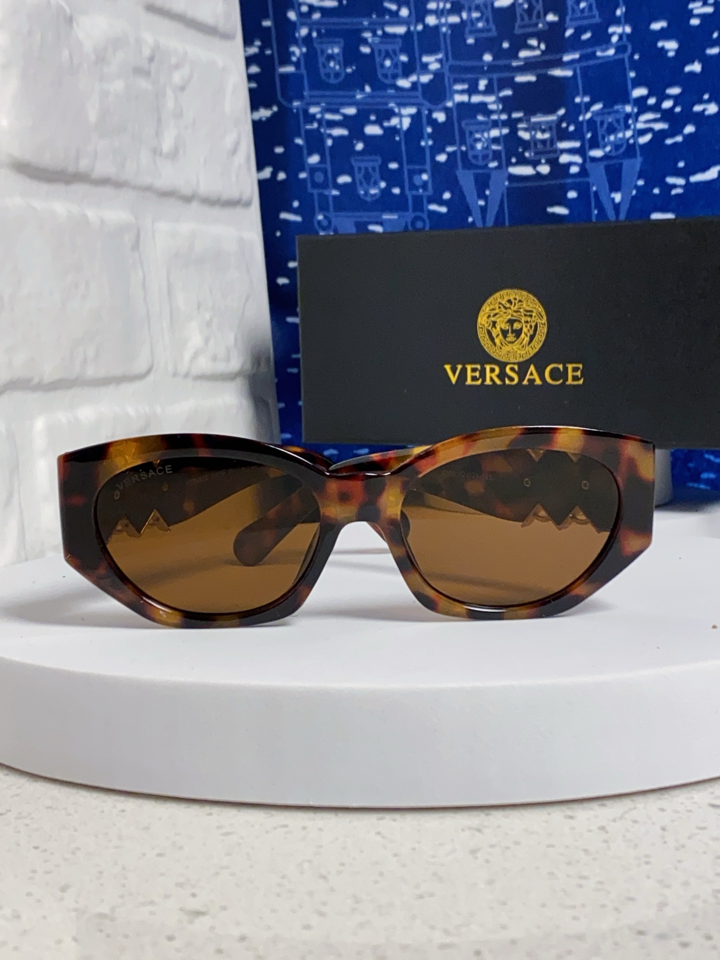  Versace范思哲 2025款欧美时尚人头 女士个性多边太阳眼欧洲站网红前卫自拍防晒墨镜