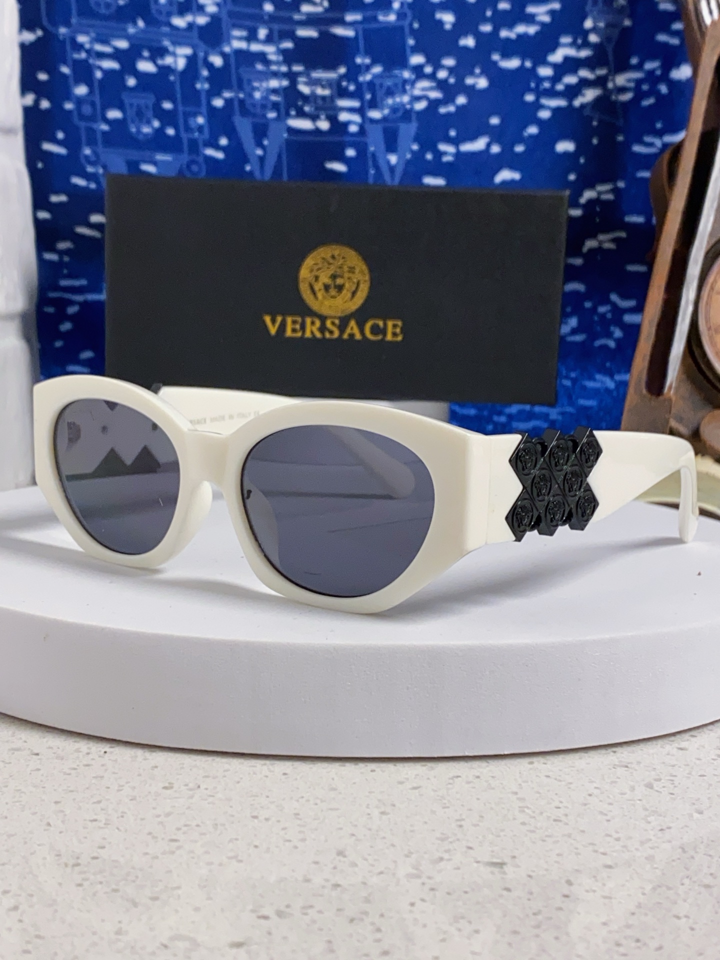 Versace范思哲 2025款欧美时尚人头 女士个性多边太阳眼欧洲站网红前卫自拍防晒墨镜