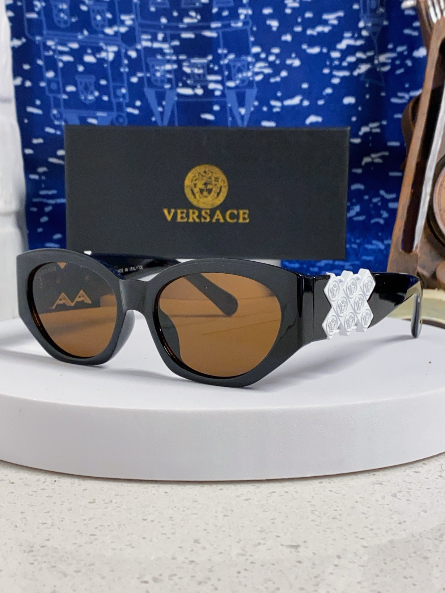  Versace范思哲 2025款欧美时尚人头 女士个性多边太阳眼欧洲站网红前卫自拍防晒墨镜