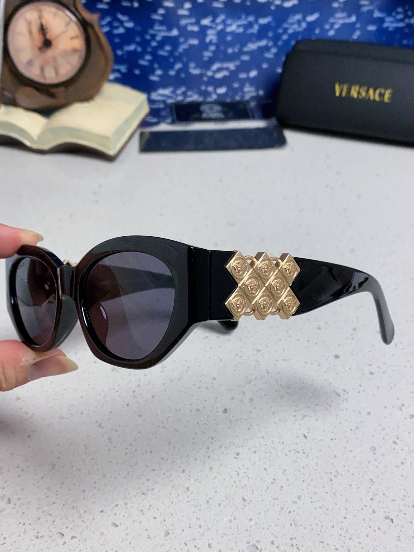  Versace范思哲 2025款欧美时尚人头 女士个性多边太阳眼欧洲站网红前卫自拍防晒墨镜