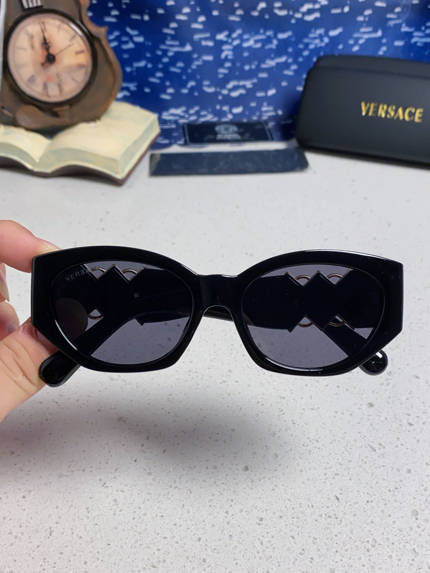  Versace范思哲 2025款欧美时尚人头 女士个性多边太阳眼欧洲站网红前卫自拍防晒墨镜