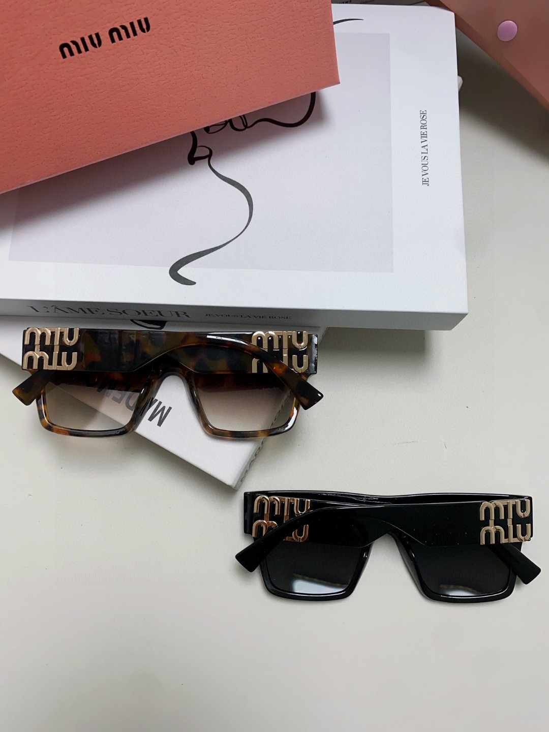  MIUMIU谬谬 本年度最强款式女式大框方框修饰脸形简约 大脸女士墨镜 