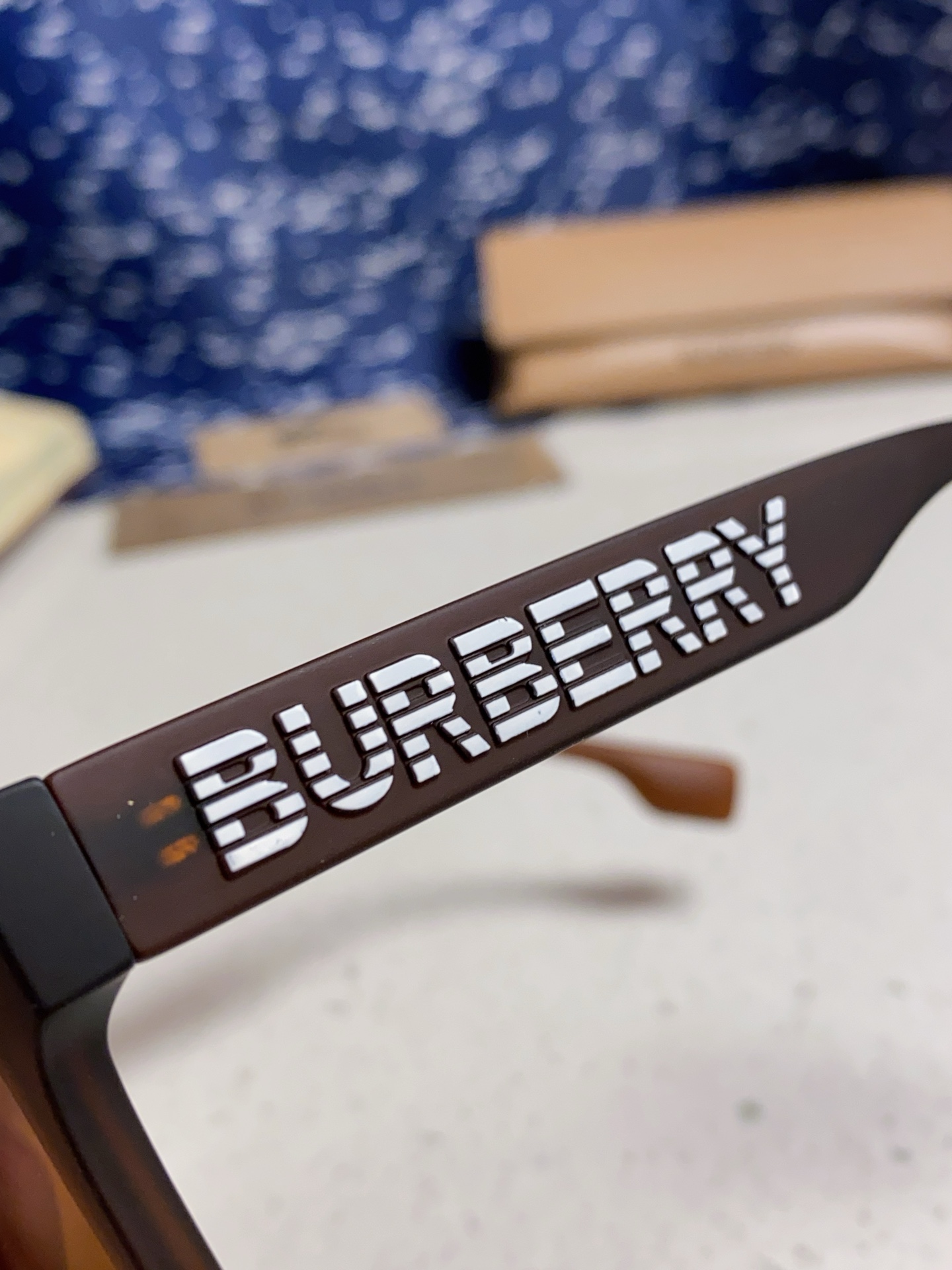  Burberry巴宝莉 2025新款墨镜男女同款巴宝莉太阳镜明星款眼镜护目镜 男士开车专用