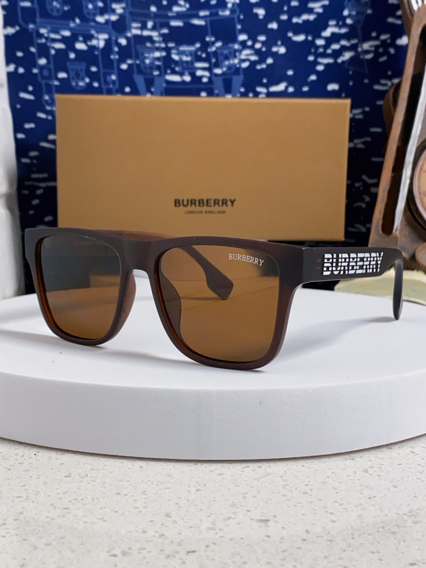  Burberry巴宝莉 2025新款墨镜男女同款巴宝莉太阳镜明星款眼镜护目镜 男士开车专用