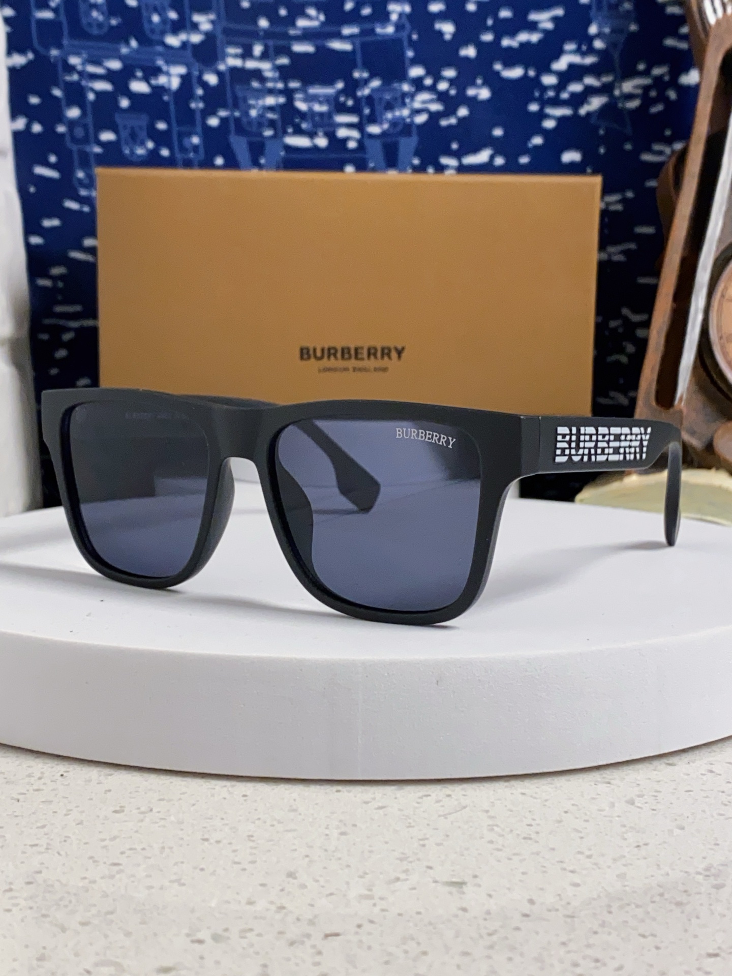  Burberry巴宝莉 2025新款墨镜男女同款巴宝莉太阳镜明星款眼镜护目镜 男士开车专用