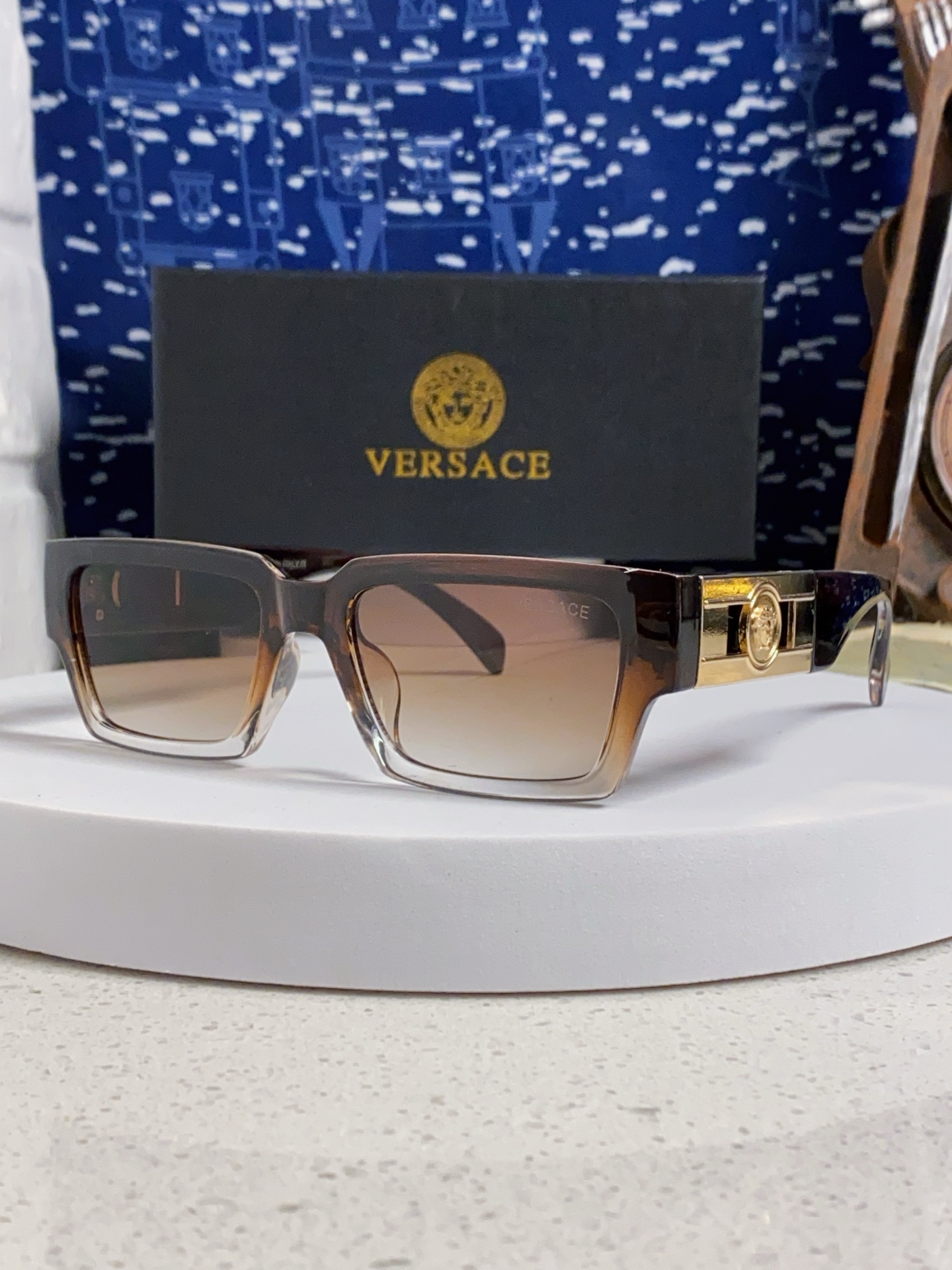  Versace范思哲 2024新款网红墨镜女高级感ins痞帅潮流个性嘻哈 男潮太阳镜情侣款