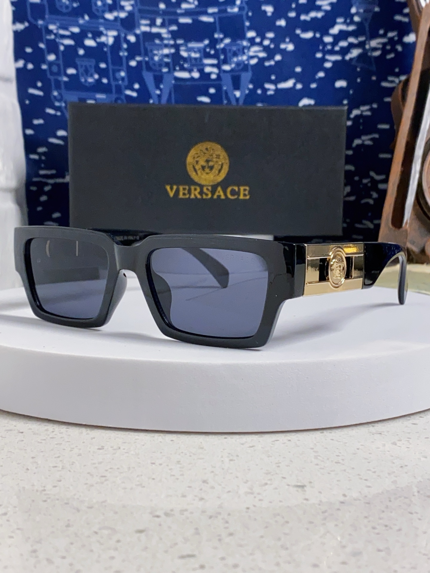  Versace范思哲 2024新款网红墨镜女高级感ins痞帅潮流个性嘻哈 男潮太阳镜情侣款