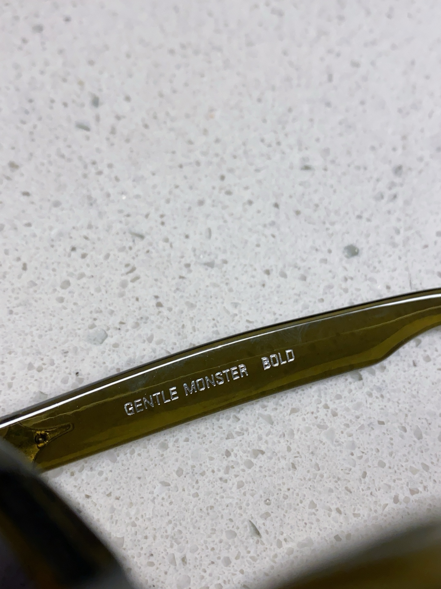   Gentle Moster(GM)  2025新款椭圆形 墨镜女高级感ins潮 网红款小框遮阳凹造型