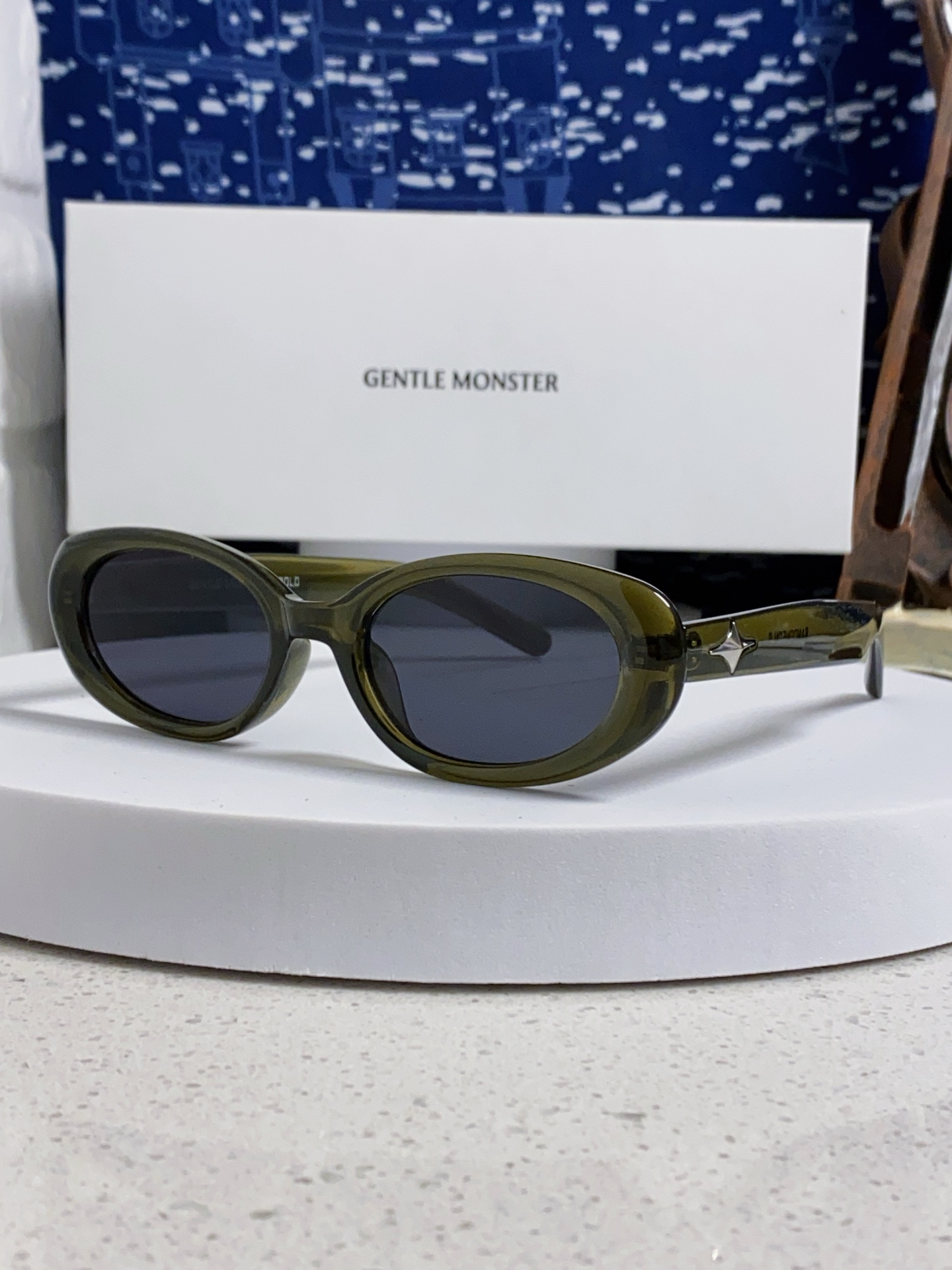   Gentle Moster(GM)  2025新款椭圆形 墨镜女高级感ins潮 网红款小框遮阳凹造型