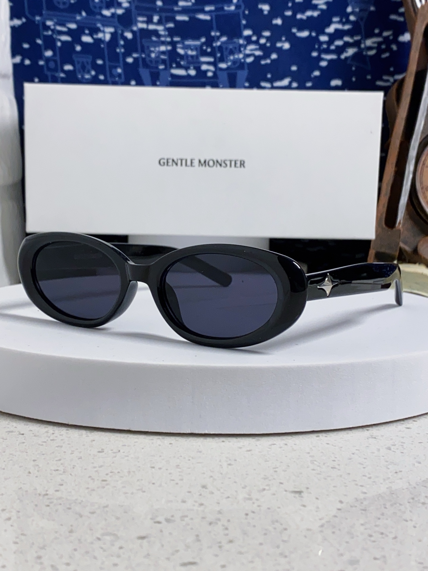   Gentle Moster(GM)  2025新款椭圆形 墨镜女高级感ins潮 网红款小框遮阳凹造型
