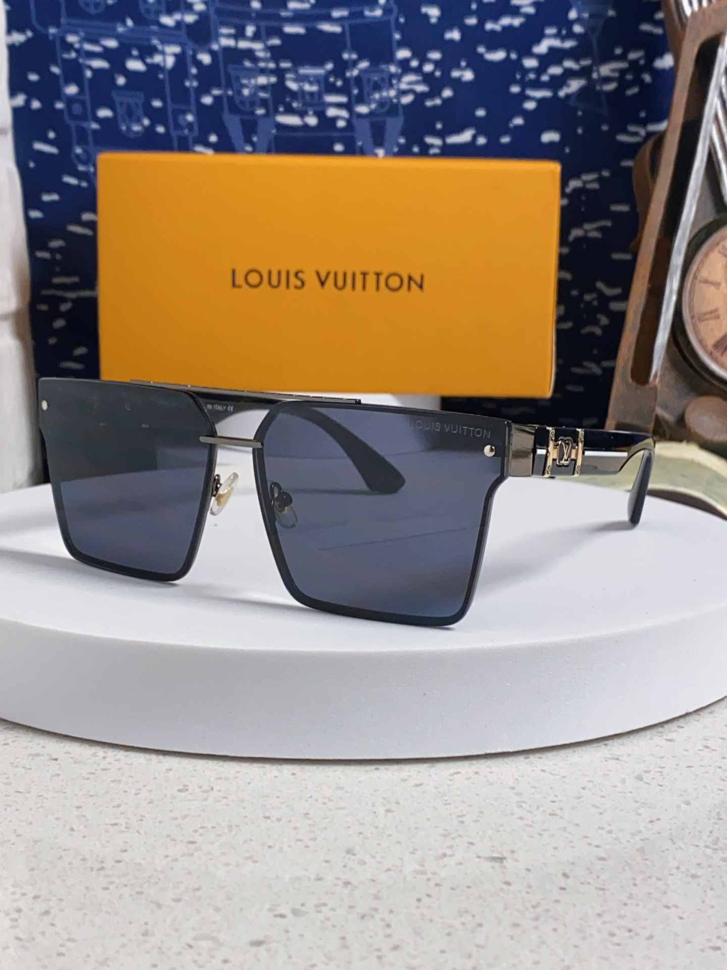  LouisVuitton路易威登 2025新品新款男女  时尚潮流休闲墨镜 出游户外太阳眼镜