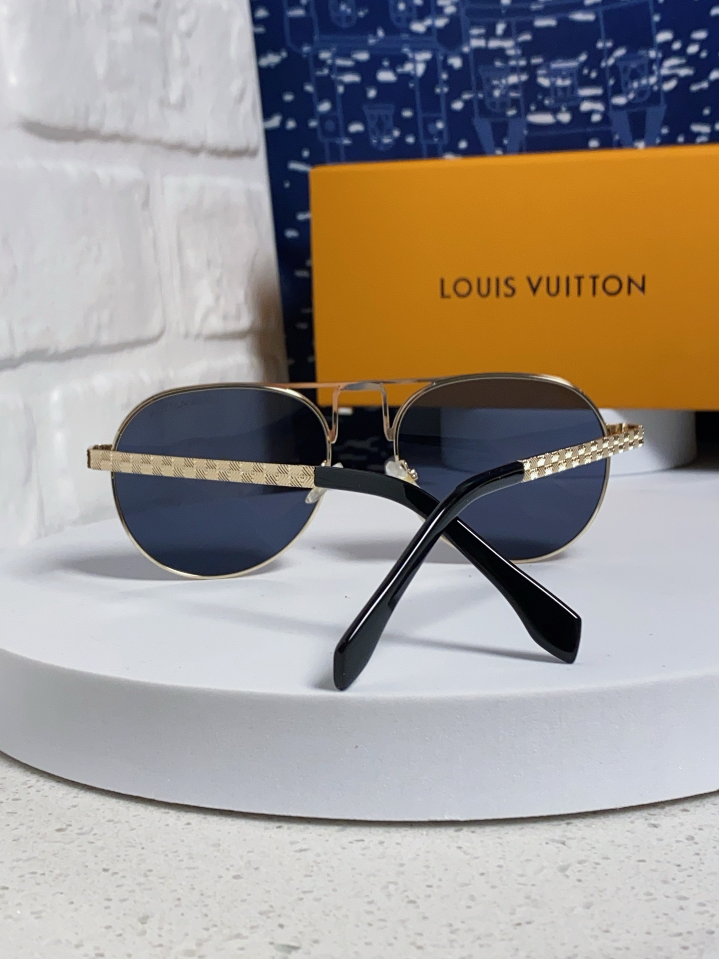  LouisVuitton路易威登  2025新款女士金属椭圆框太阳眼镜时尚网红风遮阳墨镜男飞行员防紫外