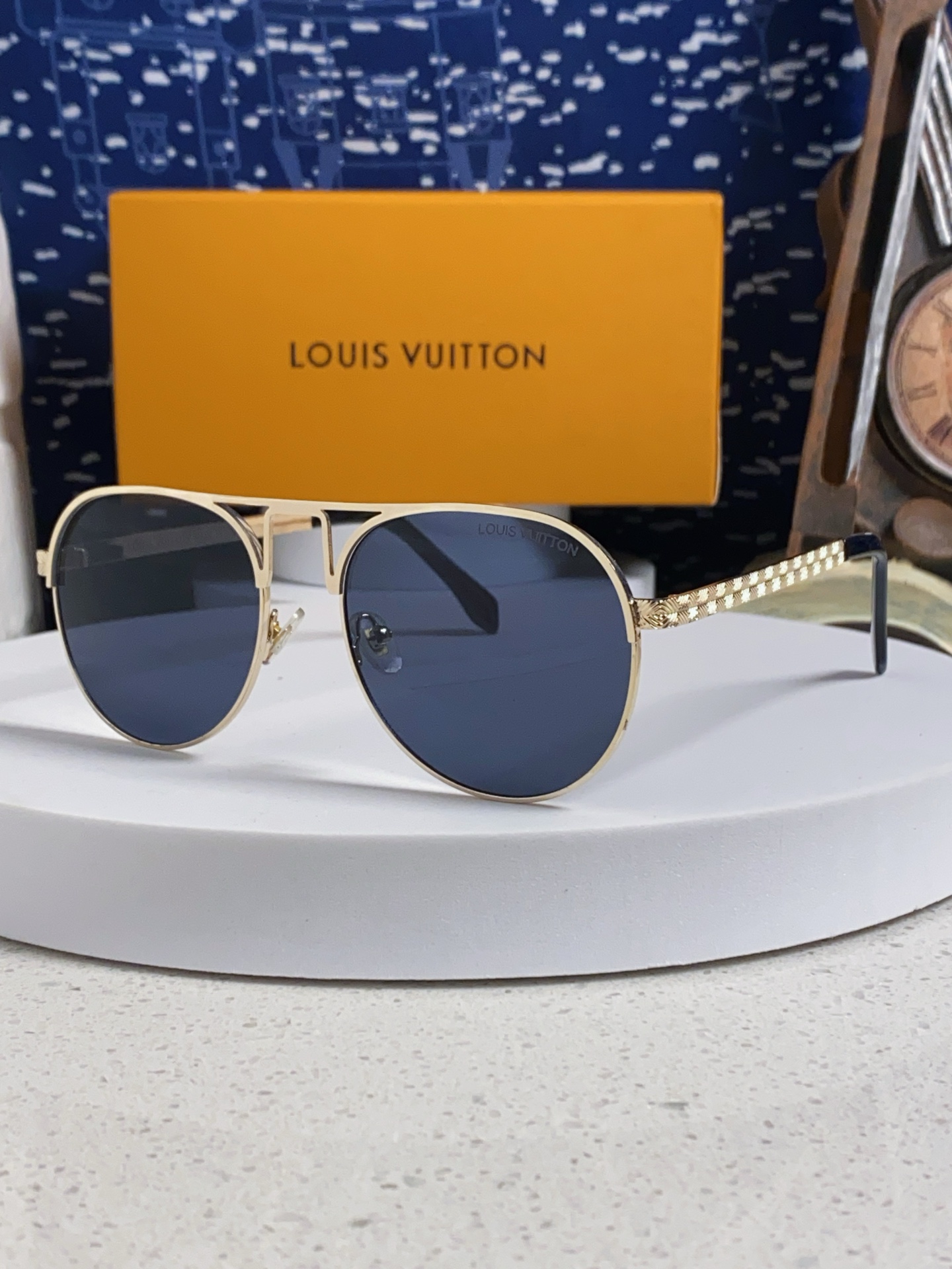  LouisVuitton路易威登  2025新款女士金属椭圆框太阳眼镜时尚网红风遮阳墨镜男飞行员防紫外