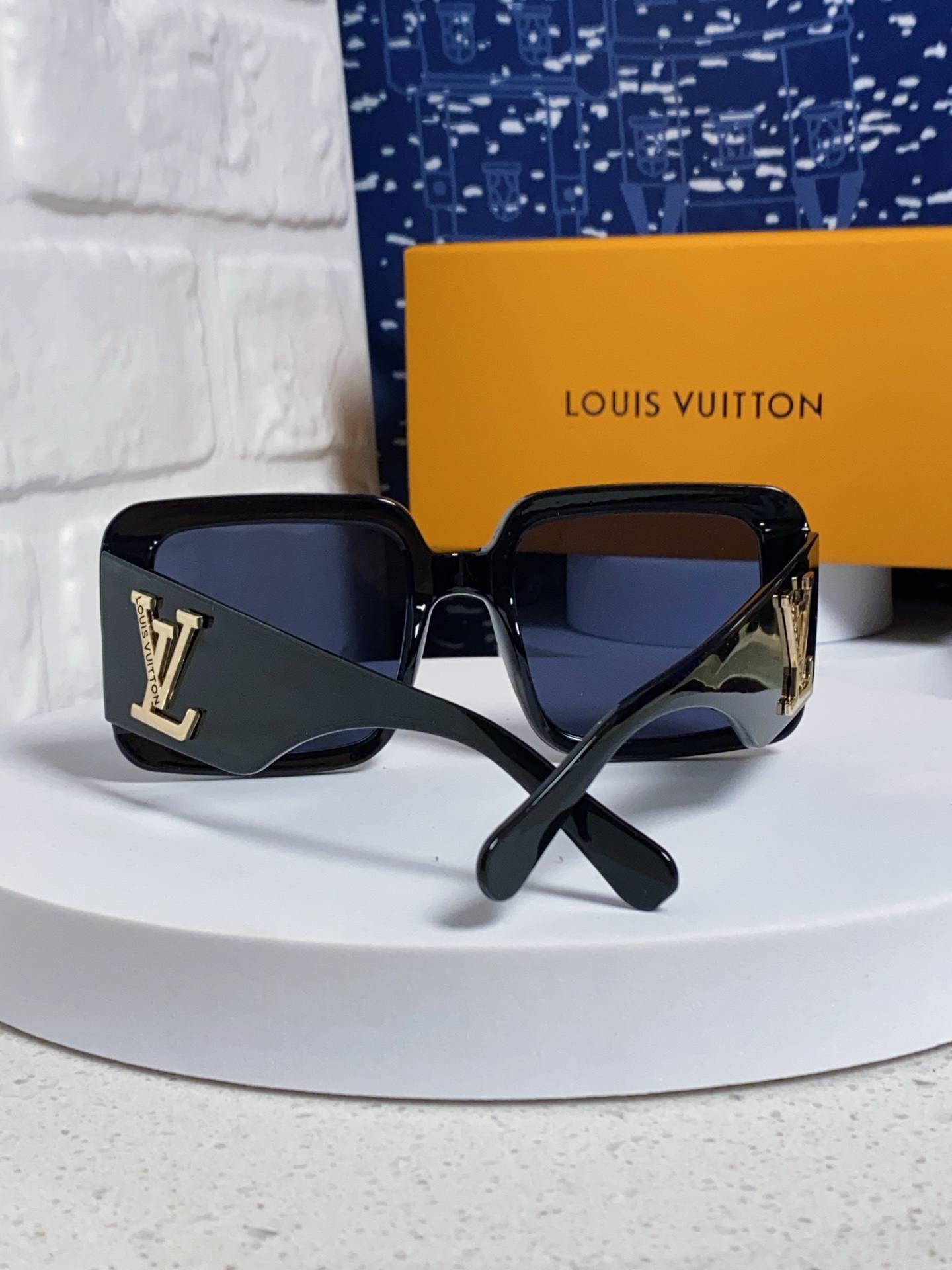  LouisVuitton路易威登 2025款欧美高端方框瘦脸太阳眼欧洲站女网红开车专用墨镜
