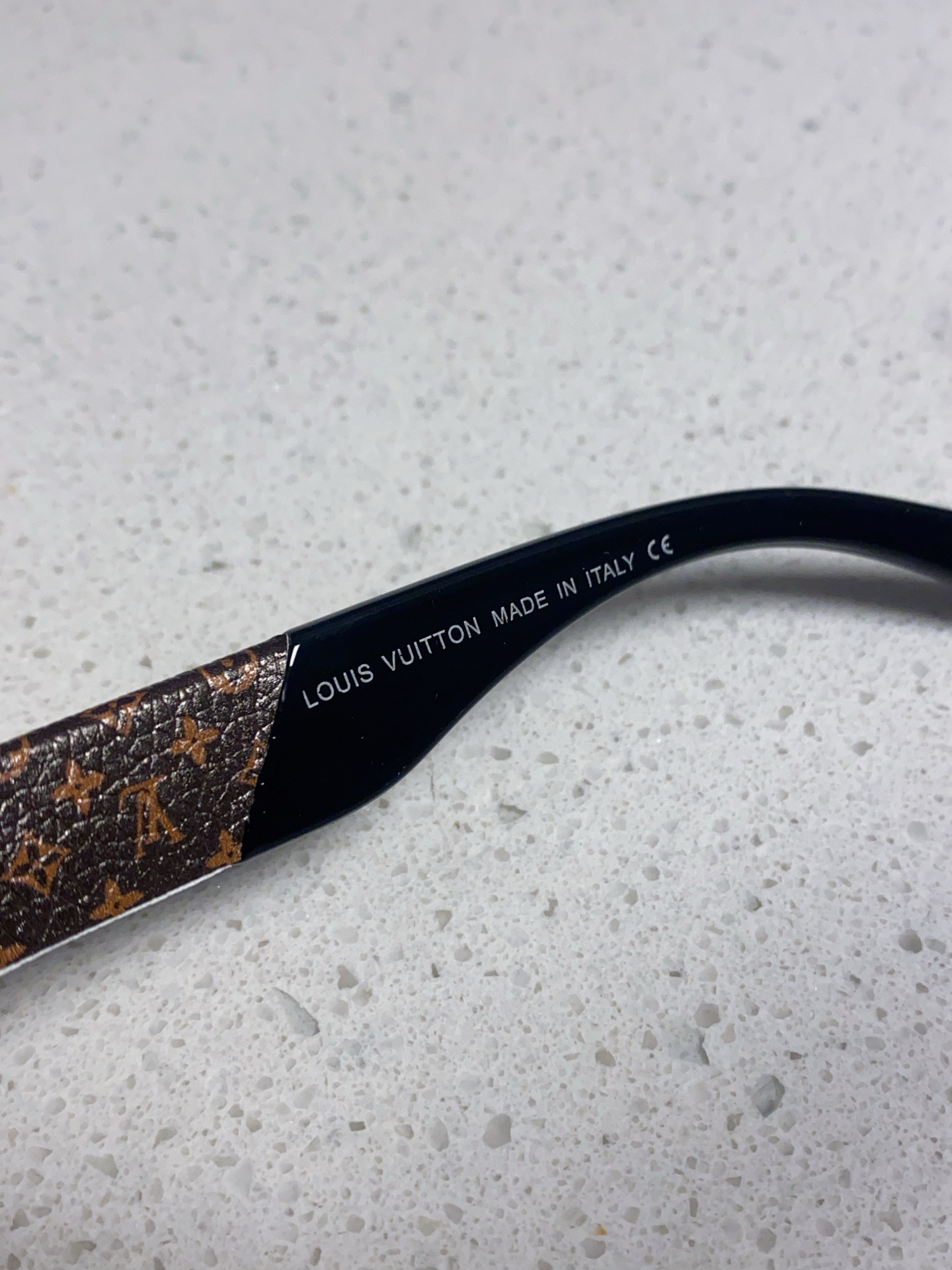  Lv路易威登 2025新款韩版方形超大框显脸小偏光墨镜女潮圆脸防紫外线遮阳太阳眼镜 男女通用