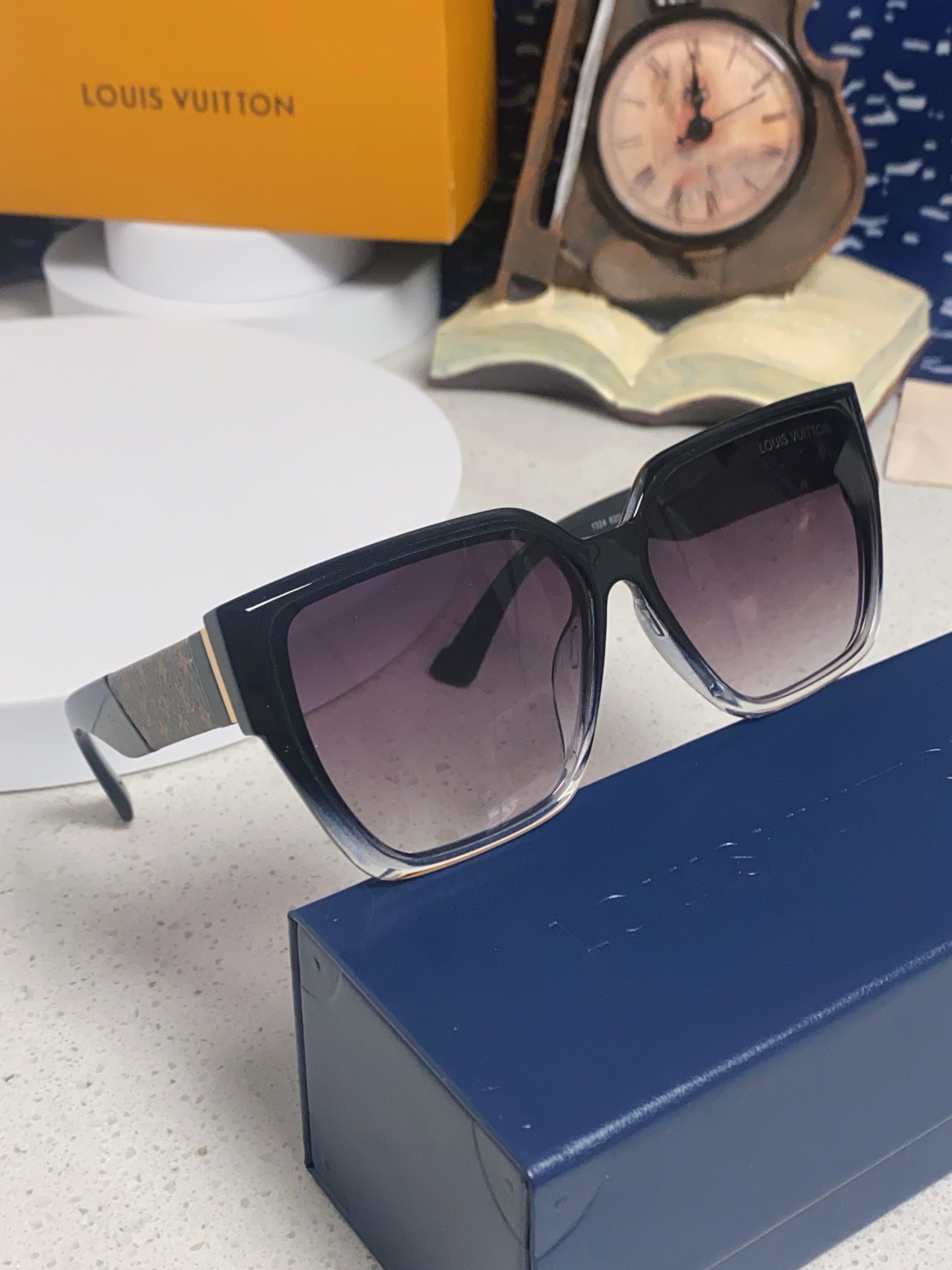  Lv路易威登 2025新款韩版方形超大框显脸小偏光墨镜女潮圆脸防紫外线遮阳太阳眼镜 男女通用