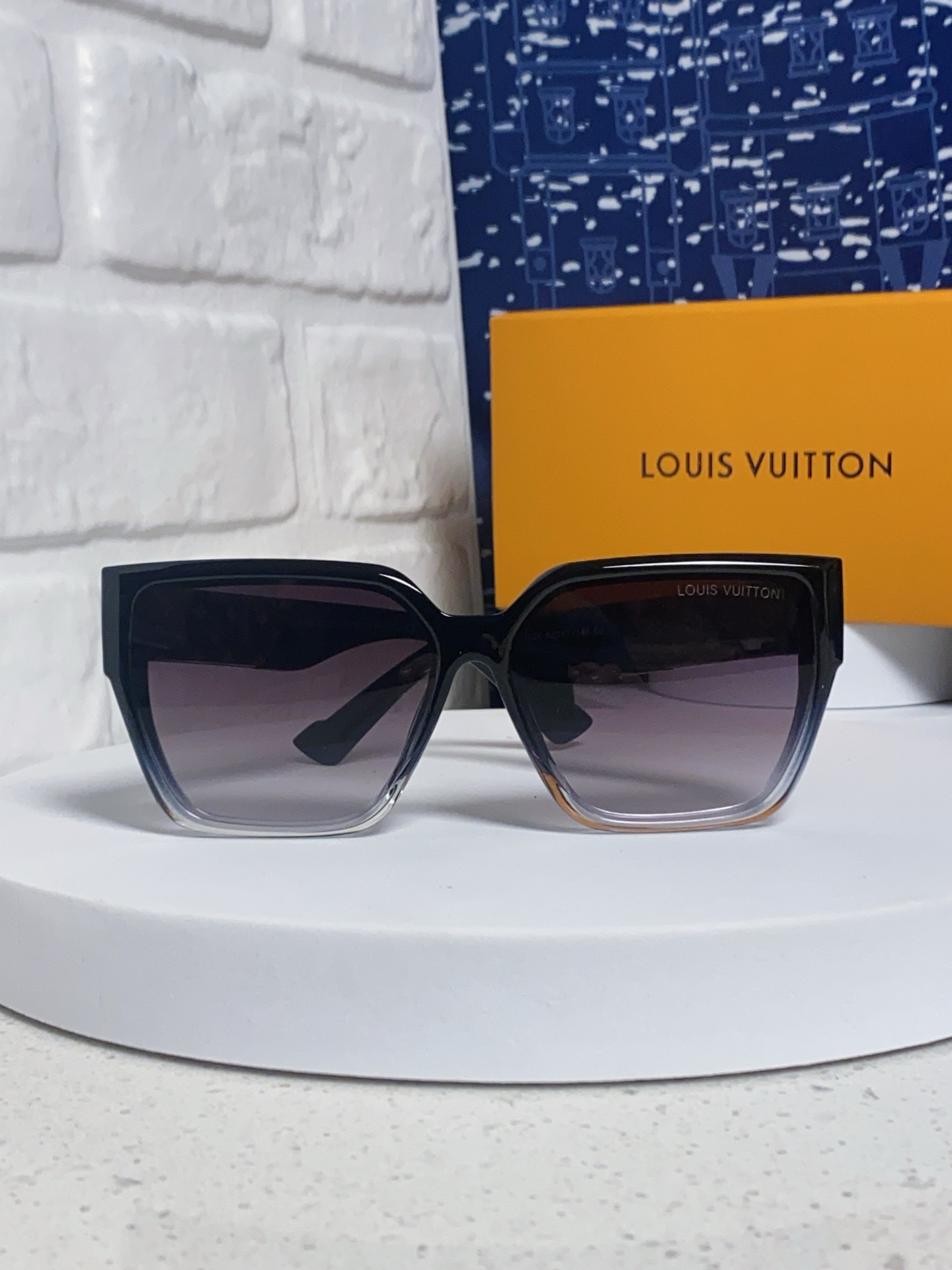  Lv路易威登 2025新款韩版方形超大框显脸小偏光墨镜女潮圆脸防紫外线遮阳太阳眼镜 男女通用