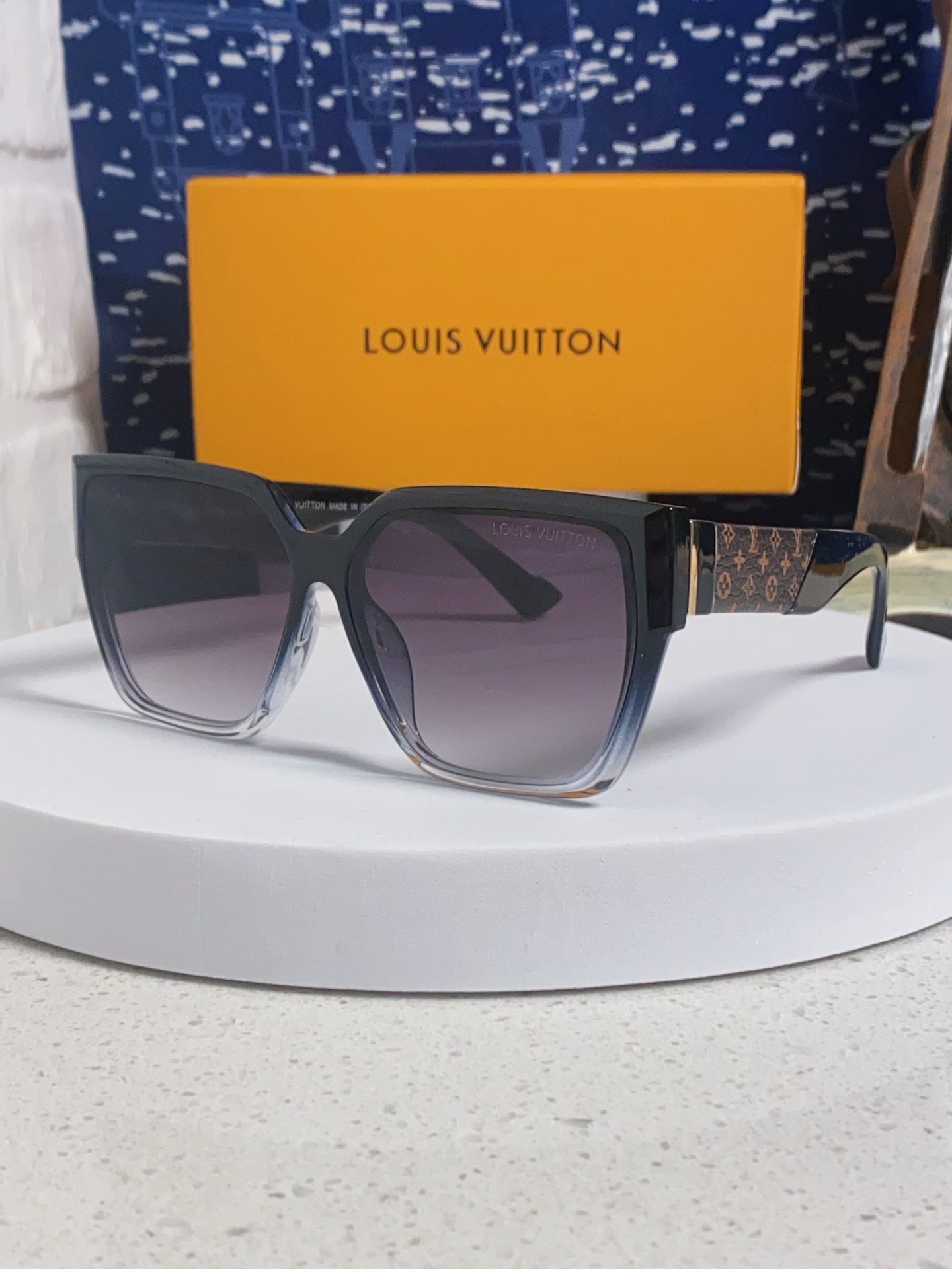  Lv路易威登 2025新款韩版方形超大框显脸小偏光墨镜女潮圆脸防紫外线遮阳太阳眼镜 男女通用