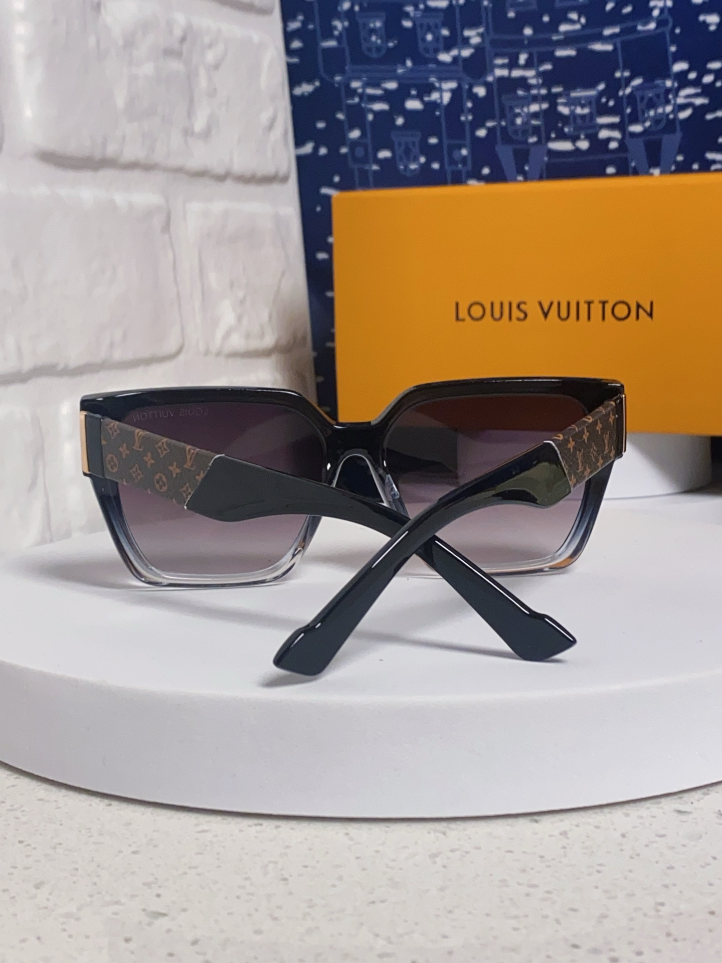  Lv路易威登 2025新款韩版方形超大框显脸小偏光墨镜女潮圆脸防紫外线遮阳太阳眼镜 男女通用