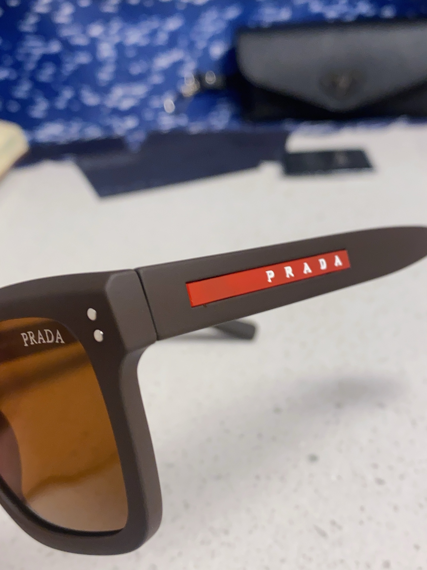 Prada普拉达 2025款欧美高端男方框简约休闲太阳眼欧洲站博主开车超轻运动墨镜