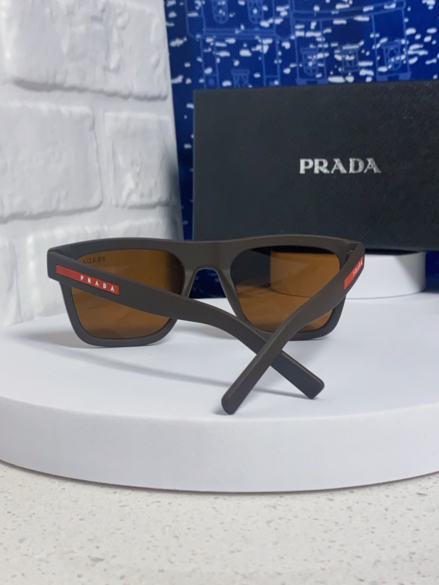 Prada普拉达 2025款欧美高端男方框简约休闲太阳眼欧洲站博主开车超轻运动墨镜