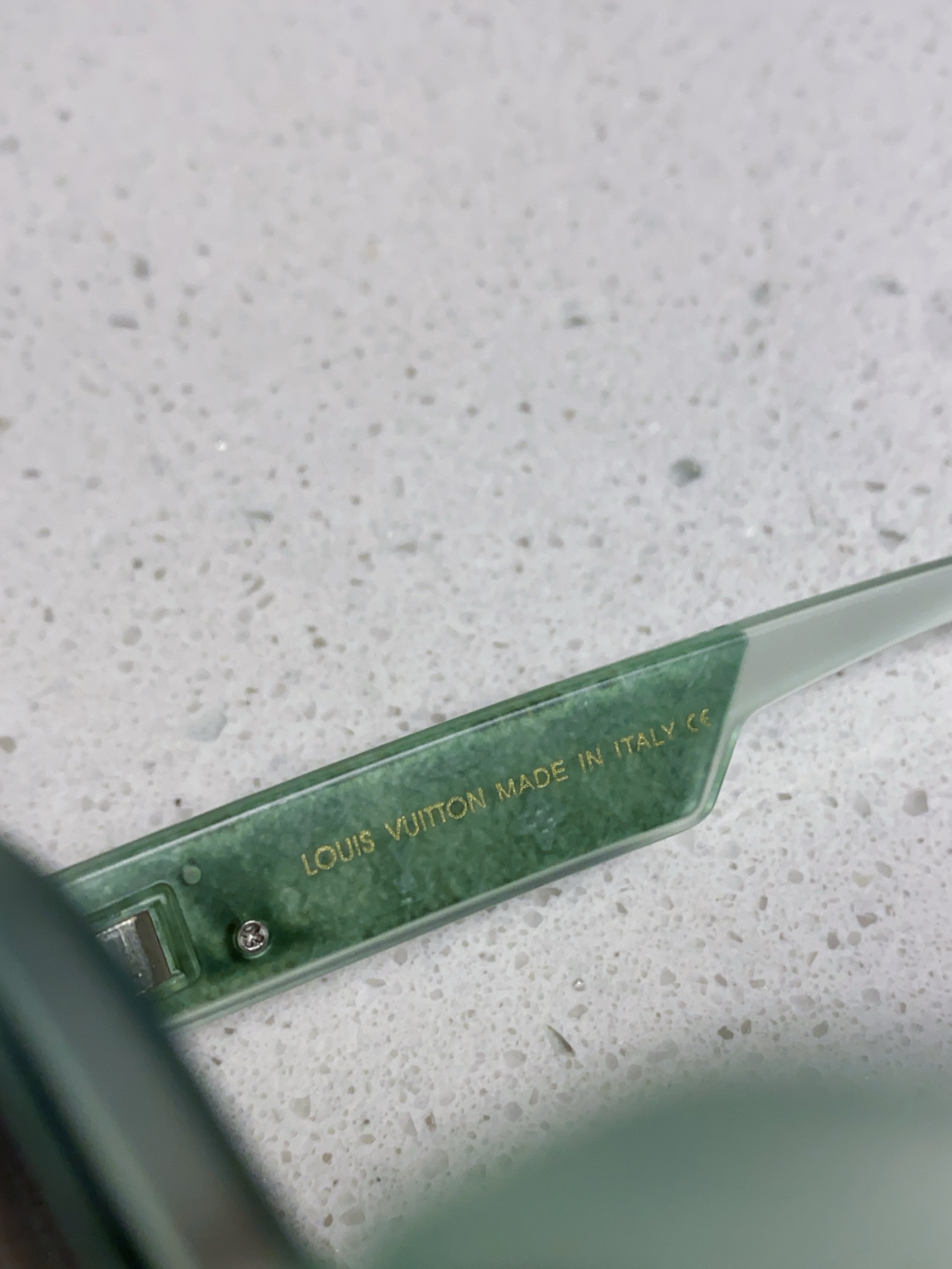 LV路易威登 2025新款女士方框太阳眼镜 开车墨镜 新款太阳镜 时尚大方 舒适轻盈 精致奢华 超轻