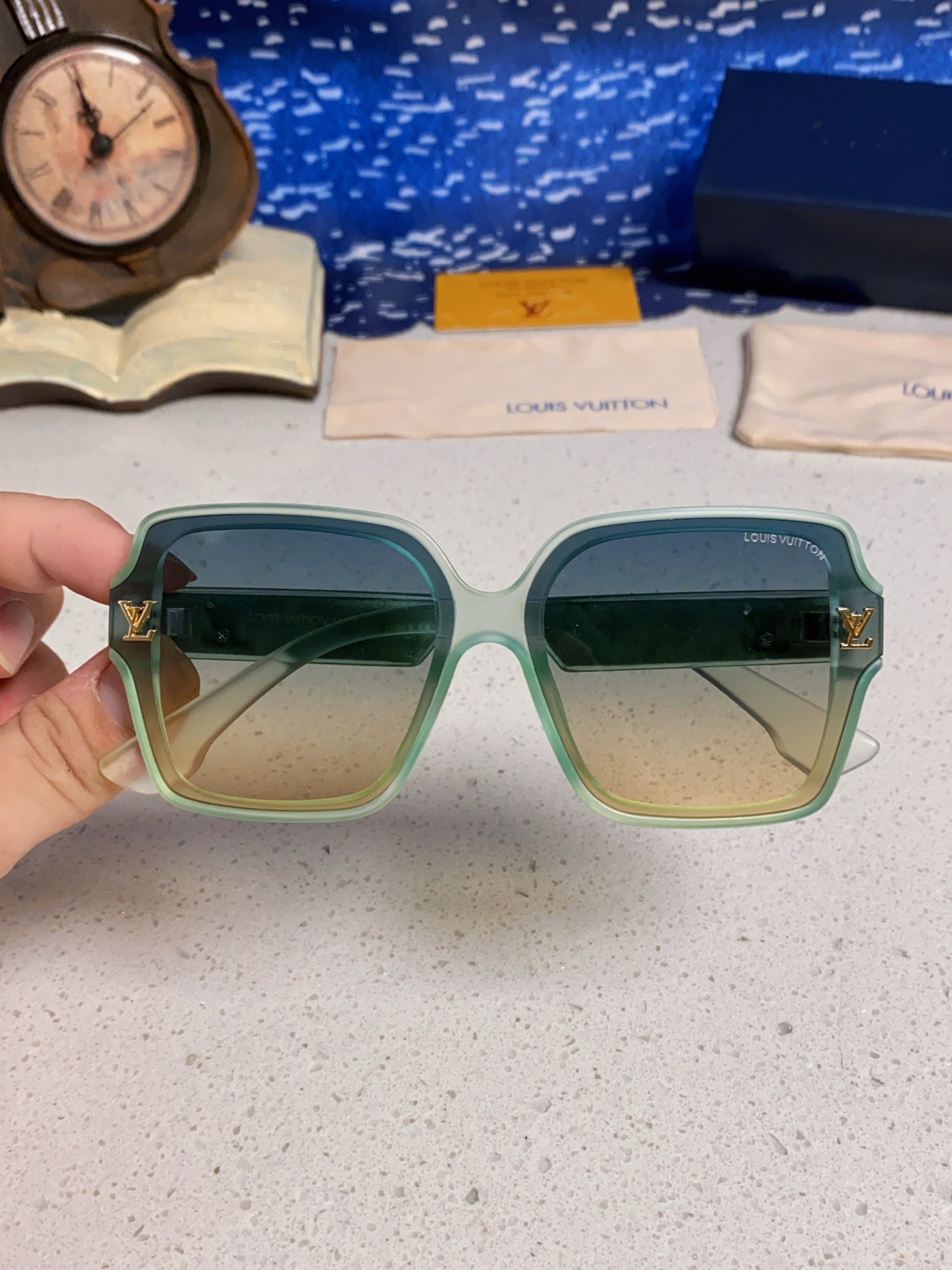 LV路易威登 2025新款女士方框太阳眼镜 开车墨镜 新款太阳镜 时尚大方 舒适轻盈 精致奢华 超轻