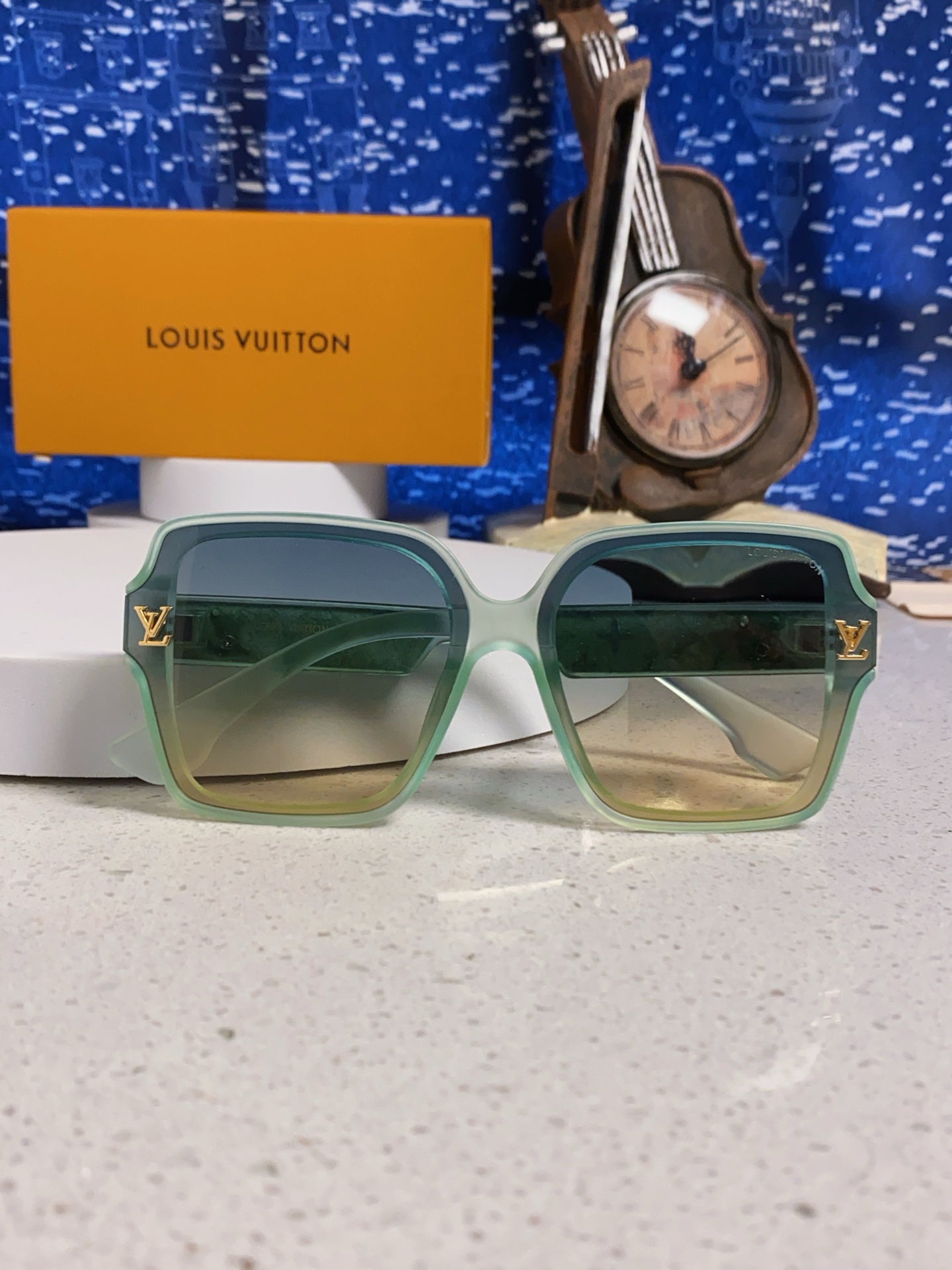 LV路易威登 2025新款女士方框太阳眼镜 开车墨镜 新款太阳镜 时尚大方 舒适轻盈 精致奢华 超轻