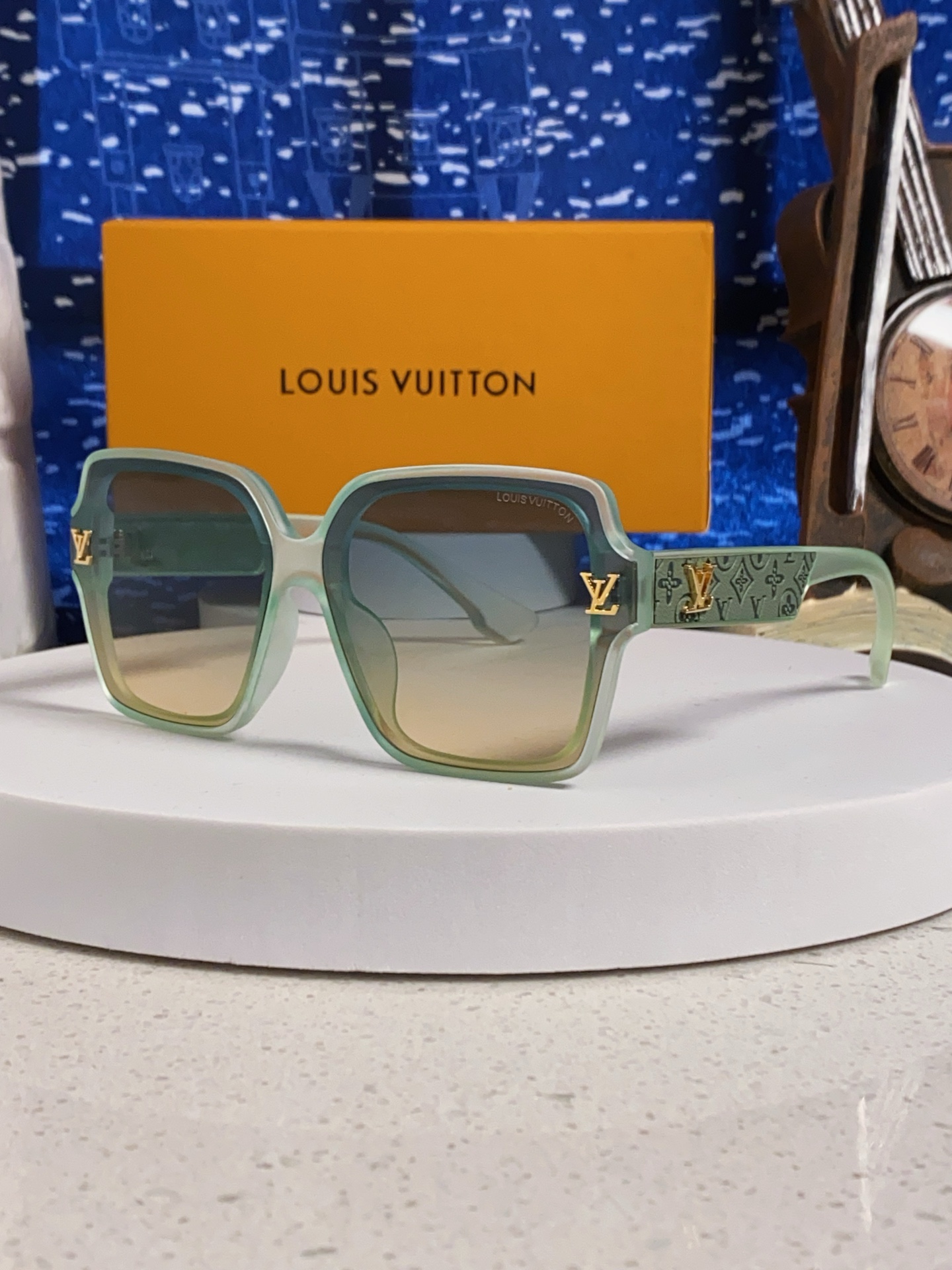 LV路易威登 2025新款女士方框太阳眼镜 开车墨镜 新款太阳镜 时尚大方 舒适轻盈 精致奢华 超轻