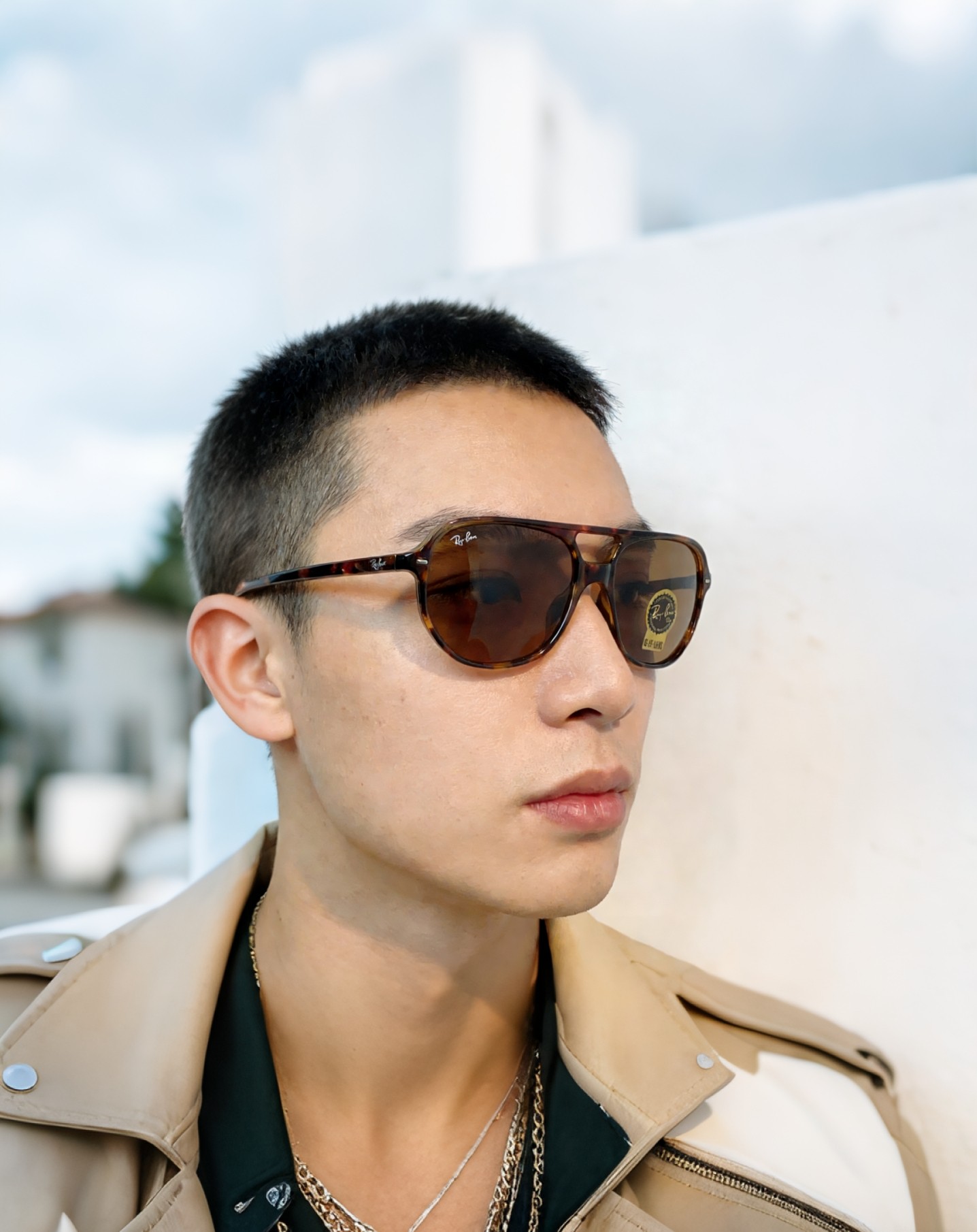 RayBan雷朋 2026新款双梁高光泽感黑色醋酸板材镜框，质感细腻、耐磨抗造，线条圆润流畅，经典永不过